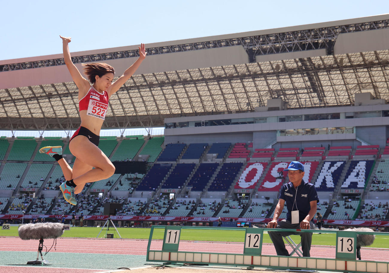 日本陸上競技選手権大会　女子三段跳び　14メートル16の日本記録で優勝した森本麻里子（撮影・藤尾明華）