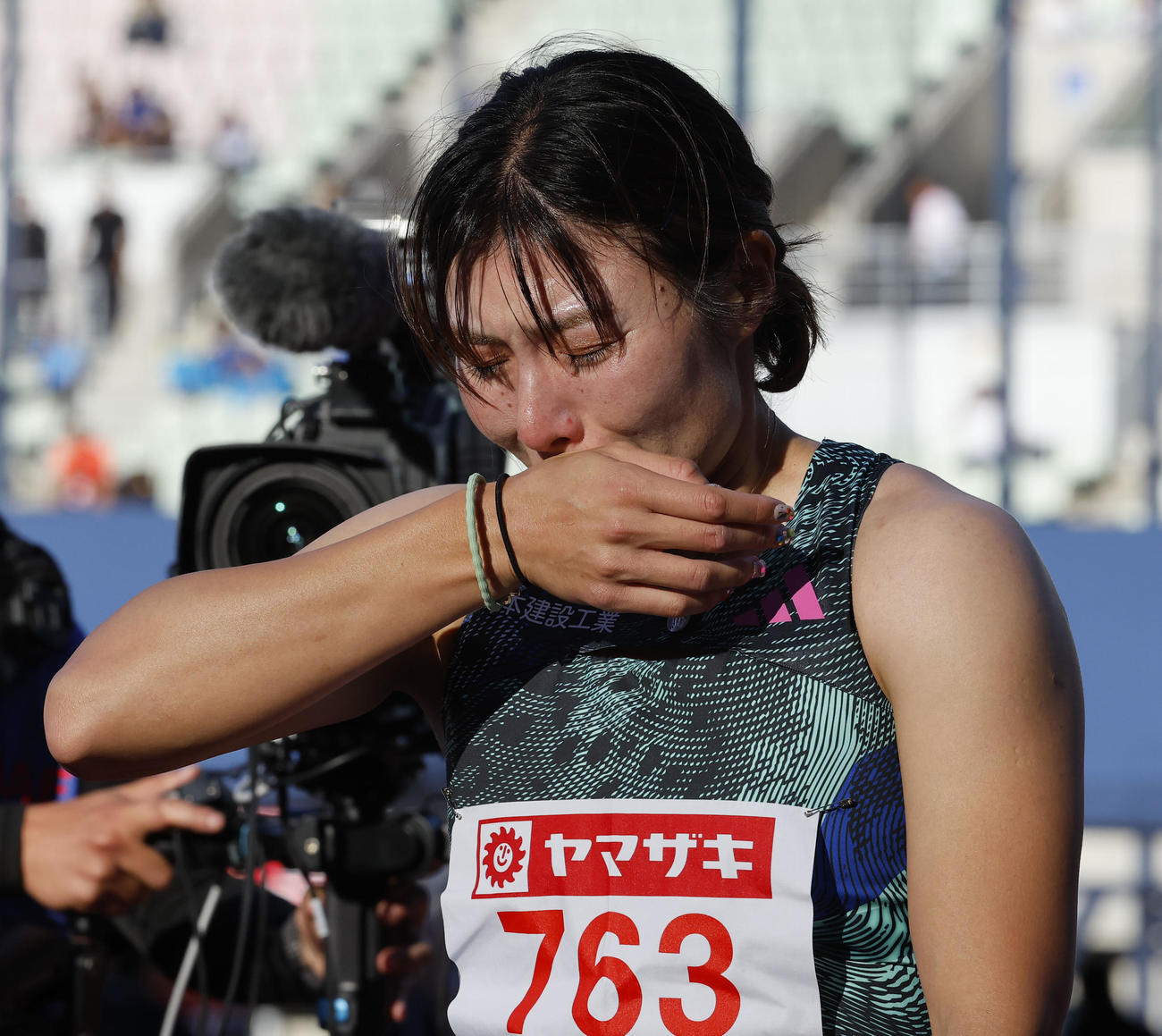日本陸上競技選手権大会　女子100メートル障害決勝でゴールし、涙を流す福部真子（撮影・藤尾明華）