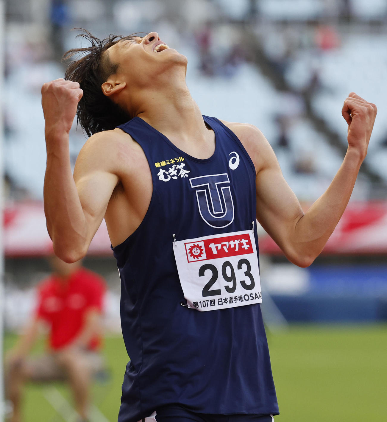 日本陸上競技選手権大会　男子400メートル障害決勝で49秒52で優勝し喜ぶ小川大輝（撮影・藤尾明華）