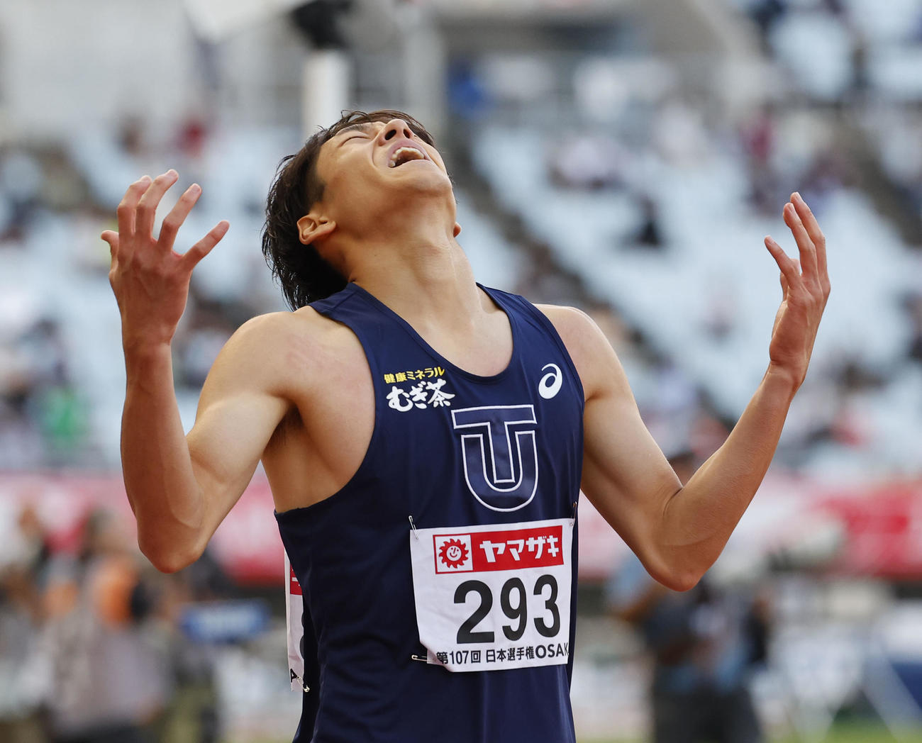 日本陸上競技選手権大会　男子400メートル障害決勝で49秒52で優勝し喜ぶ小川大輝（撮影・藤尾明華）