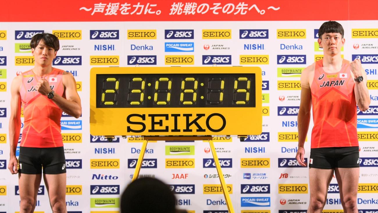 世界選手権日本代表選手会見に臨んだ男子110メートル障害の泉谷（左）と高山（撮影・藤塚大輔）