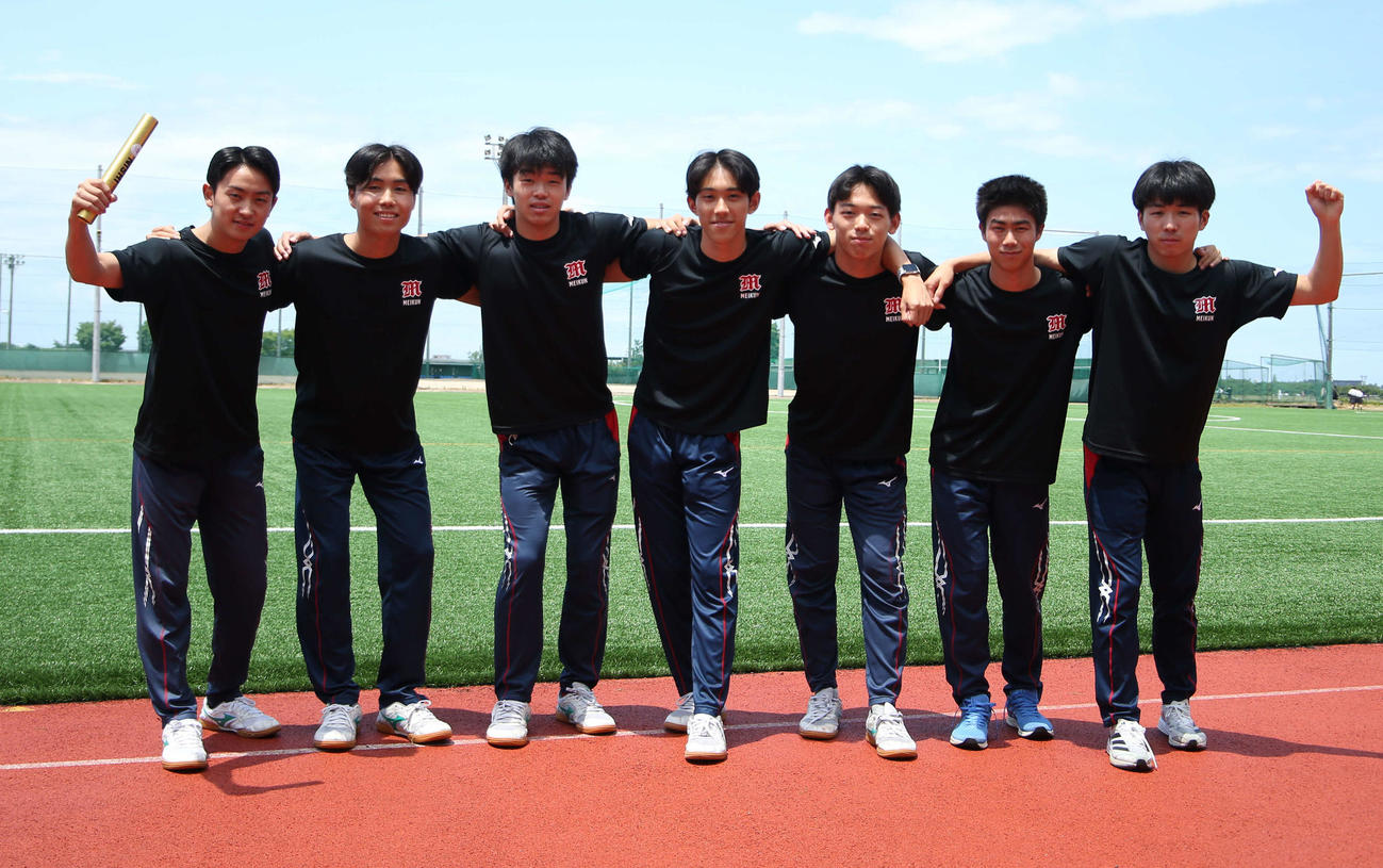 目標は39秒台の新潟明訓400メートルリレーメンバー。左から渡辺蓮、池田、渡辺慧、岩舩、遠藤、星山、山田