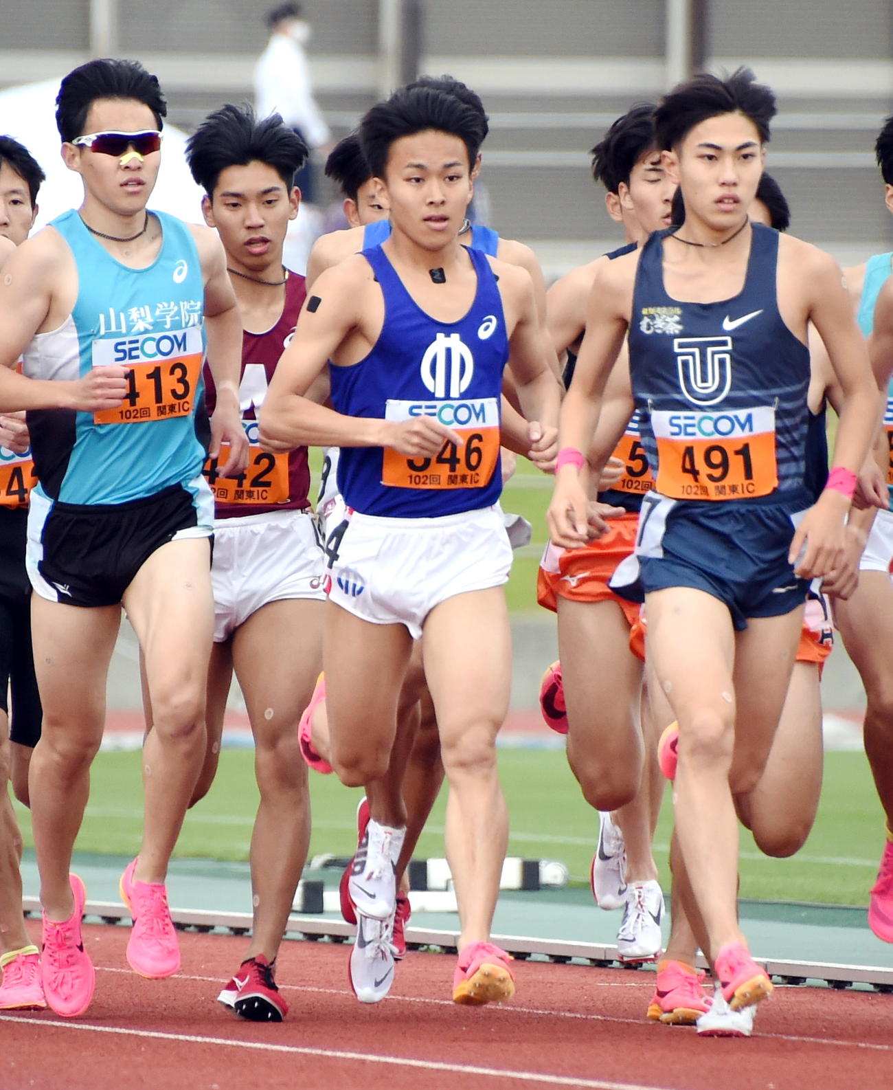5月の関東インカレ男子1部1500メートルで4位入賞を果たした順大・大野（中央）