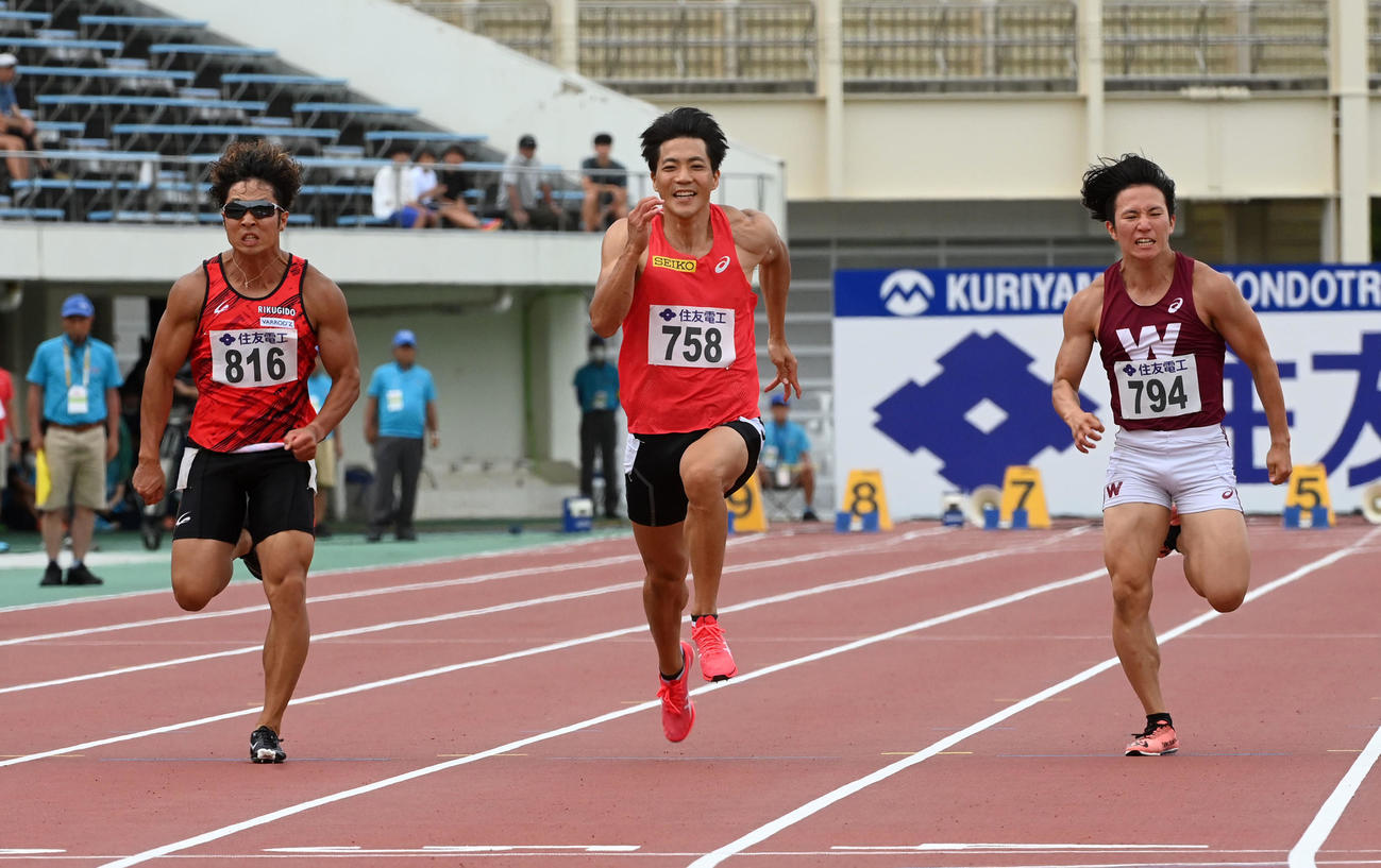 GP男子100メートルB決勝で優勝した山縣（中央）（撮影・前岡正明）