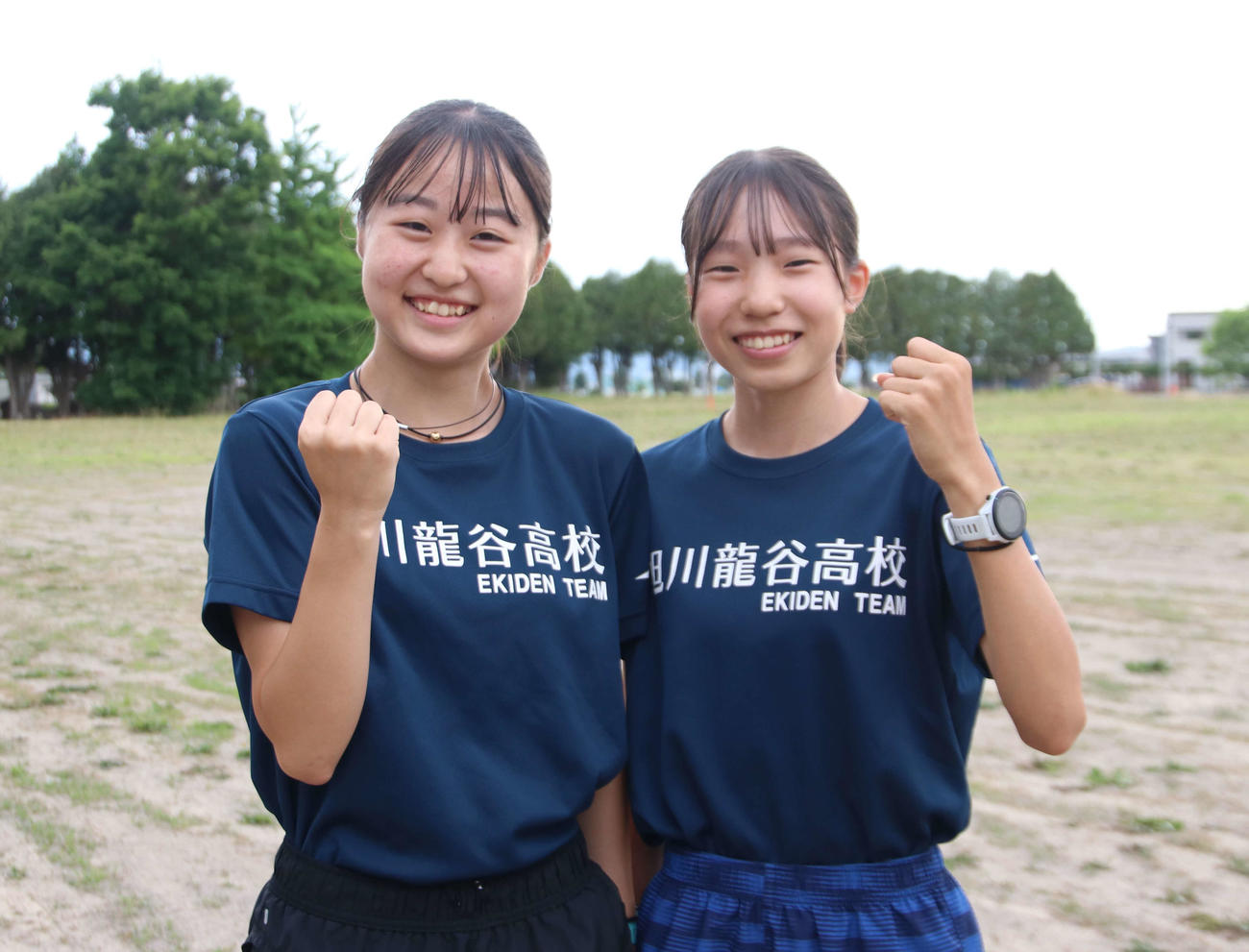 地元北海道で行われるインターハイへ気合が入る旭川龍谷の木田（左）と合田（撮影・山崎純一）