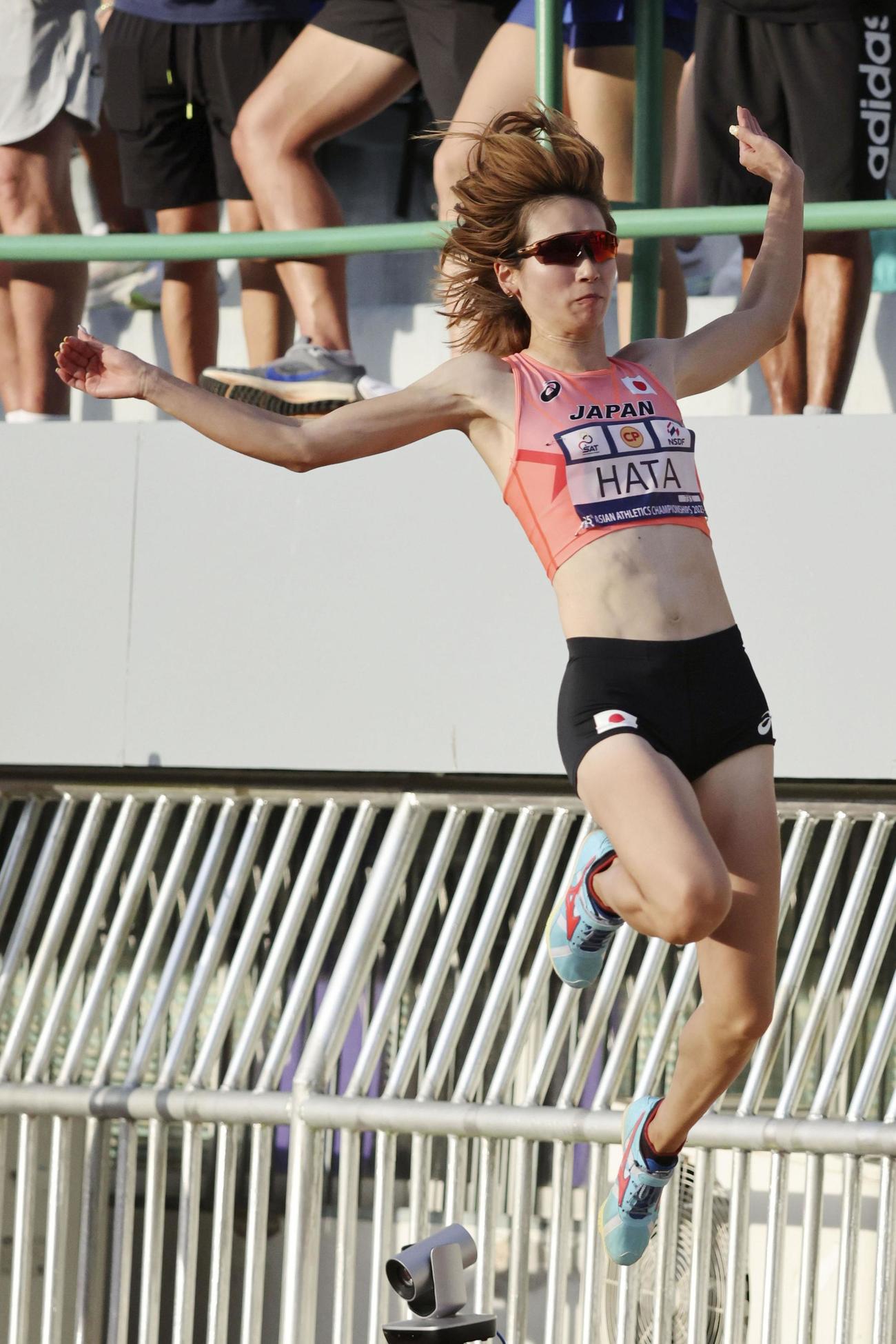 女子走り幅跳びで優勝した秦澄美鈴＝バンコク（共同）