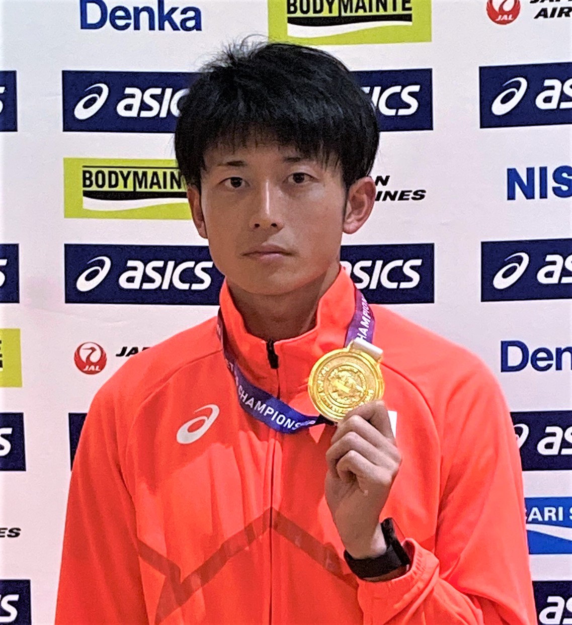 陸上アジア選手権を終えて羽田空港に帰国した佐藤（撮影・藤塚大輔）