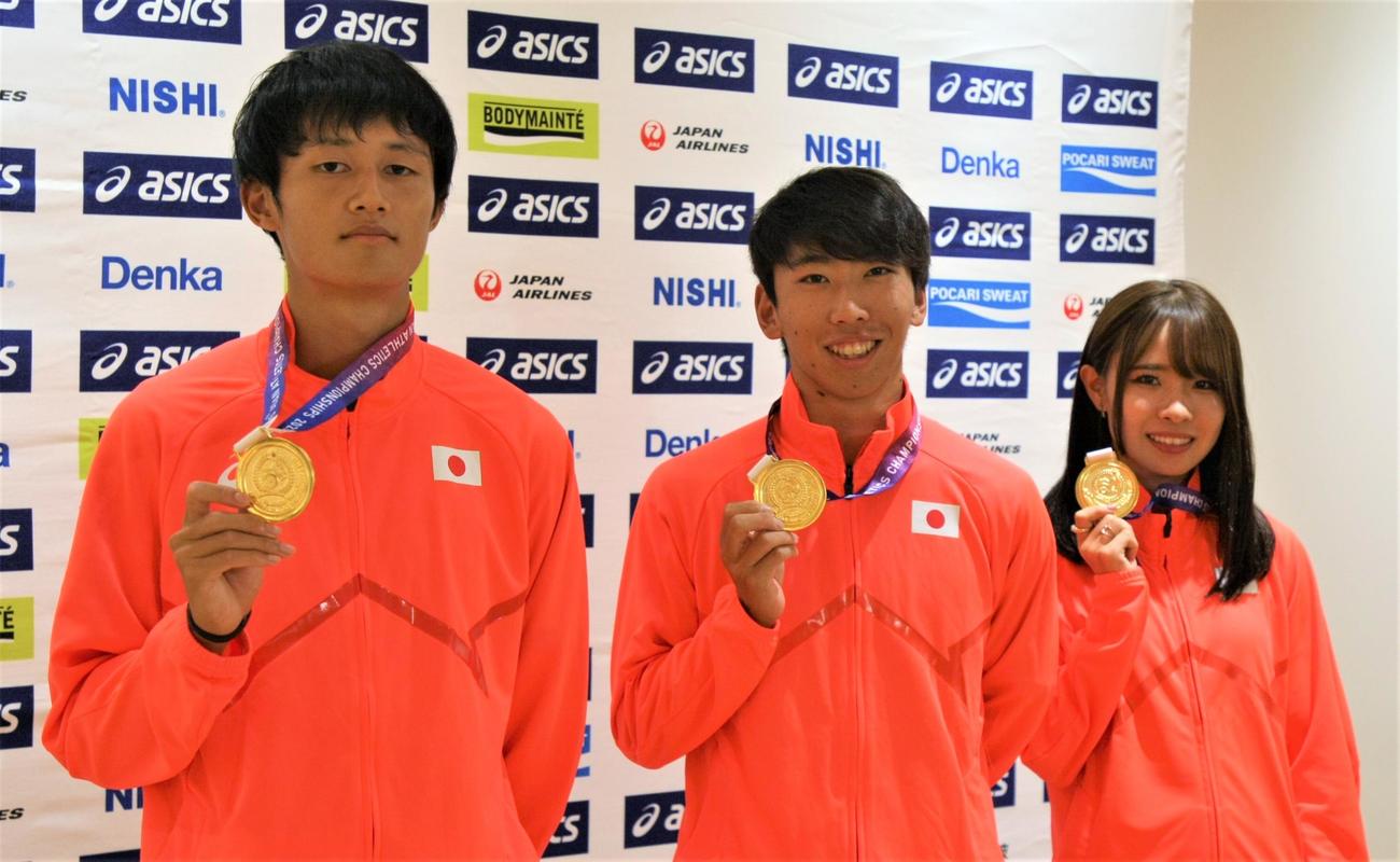 陸上のアジア選手権を終えて羽田空港に帰国した、左から鵜澤、遠藤、山本（撮影・藤塚大輔）