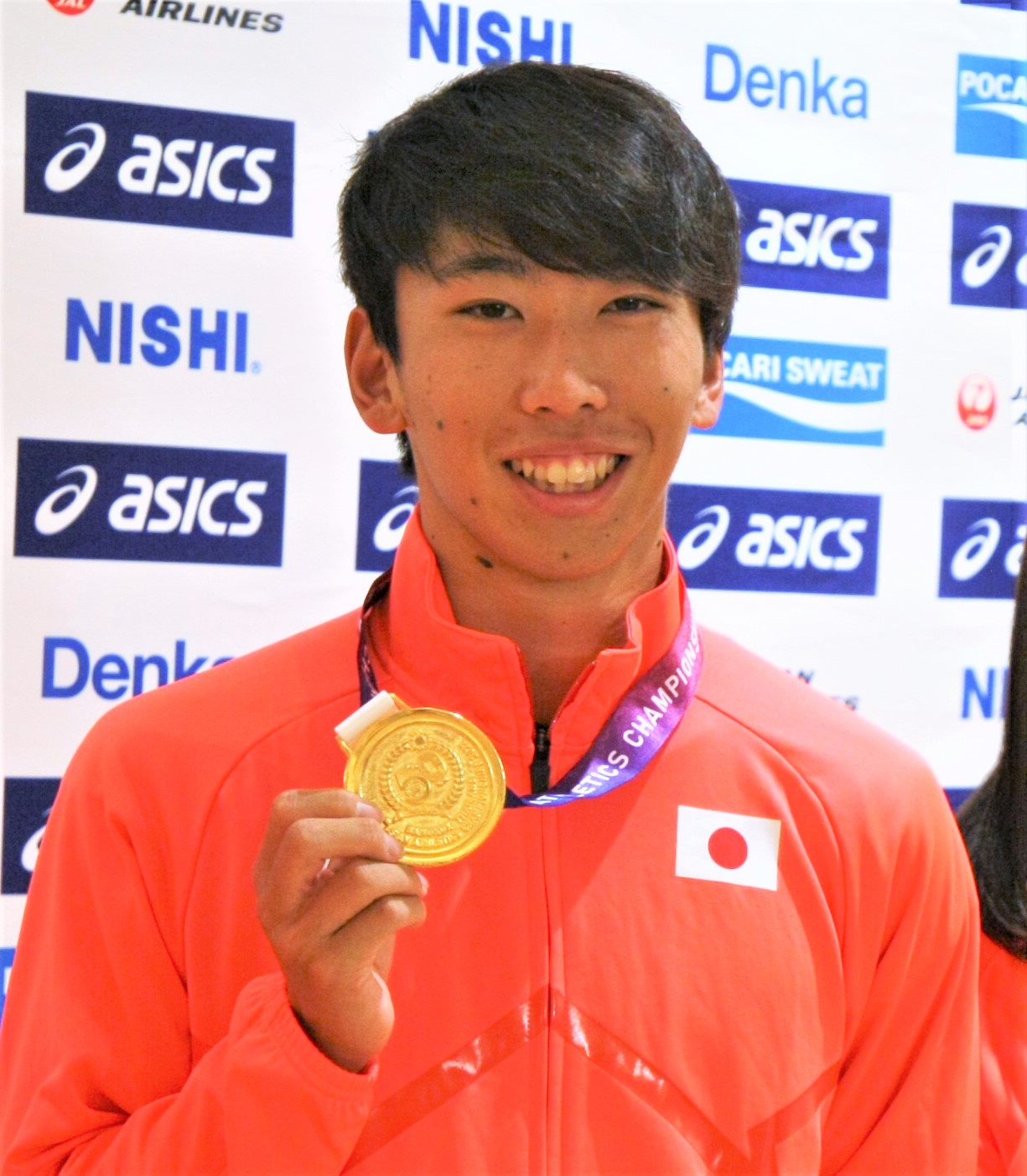 陸上のアジア選手権を終えて羽田空港に帰国した遠藤（撮影・藤塚大輔）