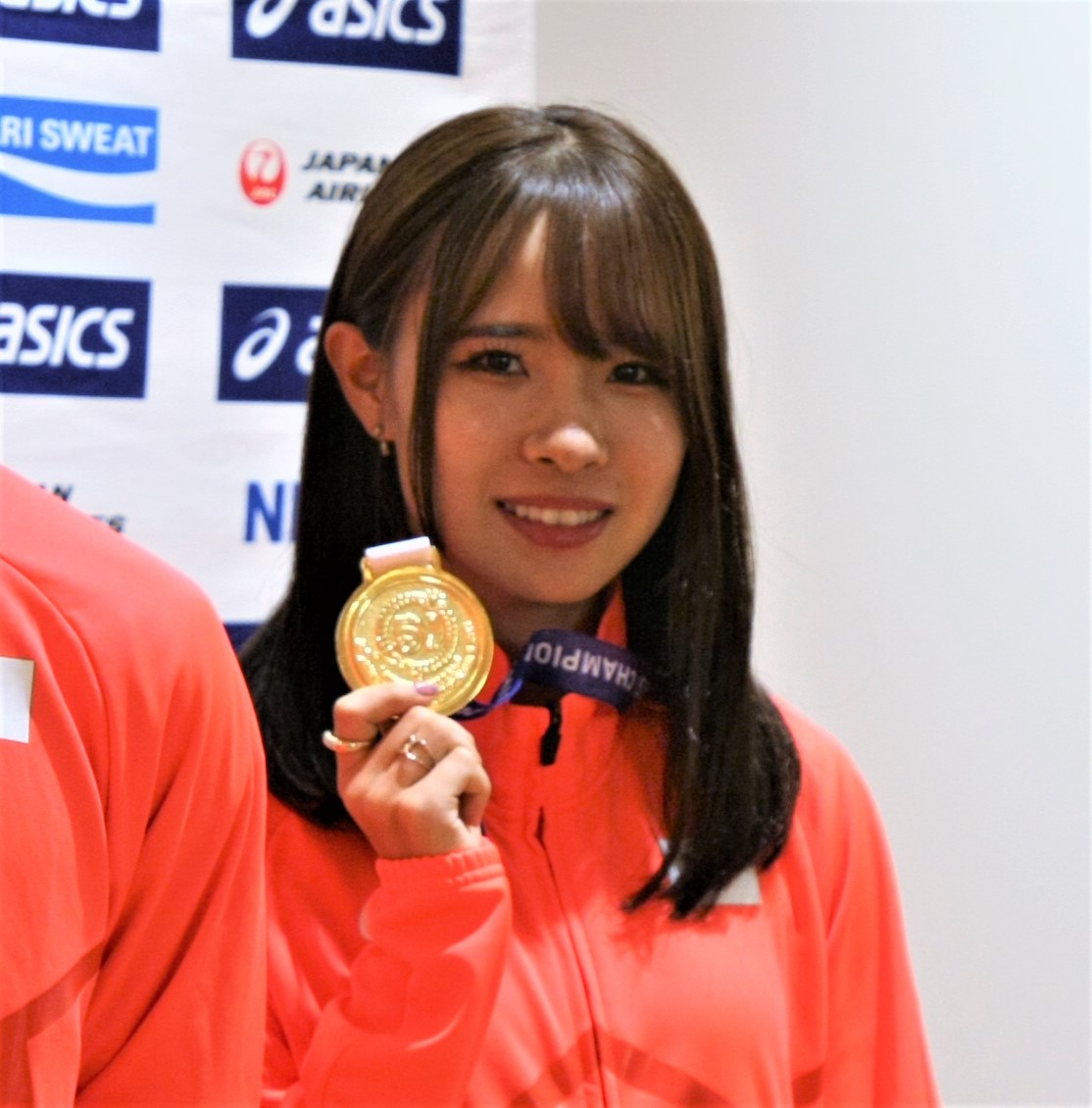 陸上のアジア選手権を終えて羽田空港に帰国した山本（撮影・藤塚大輔）