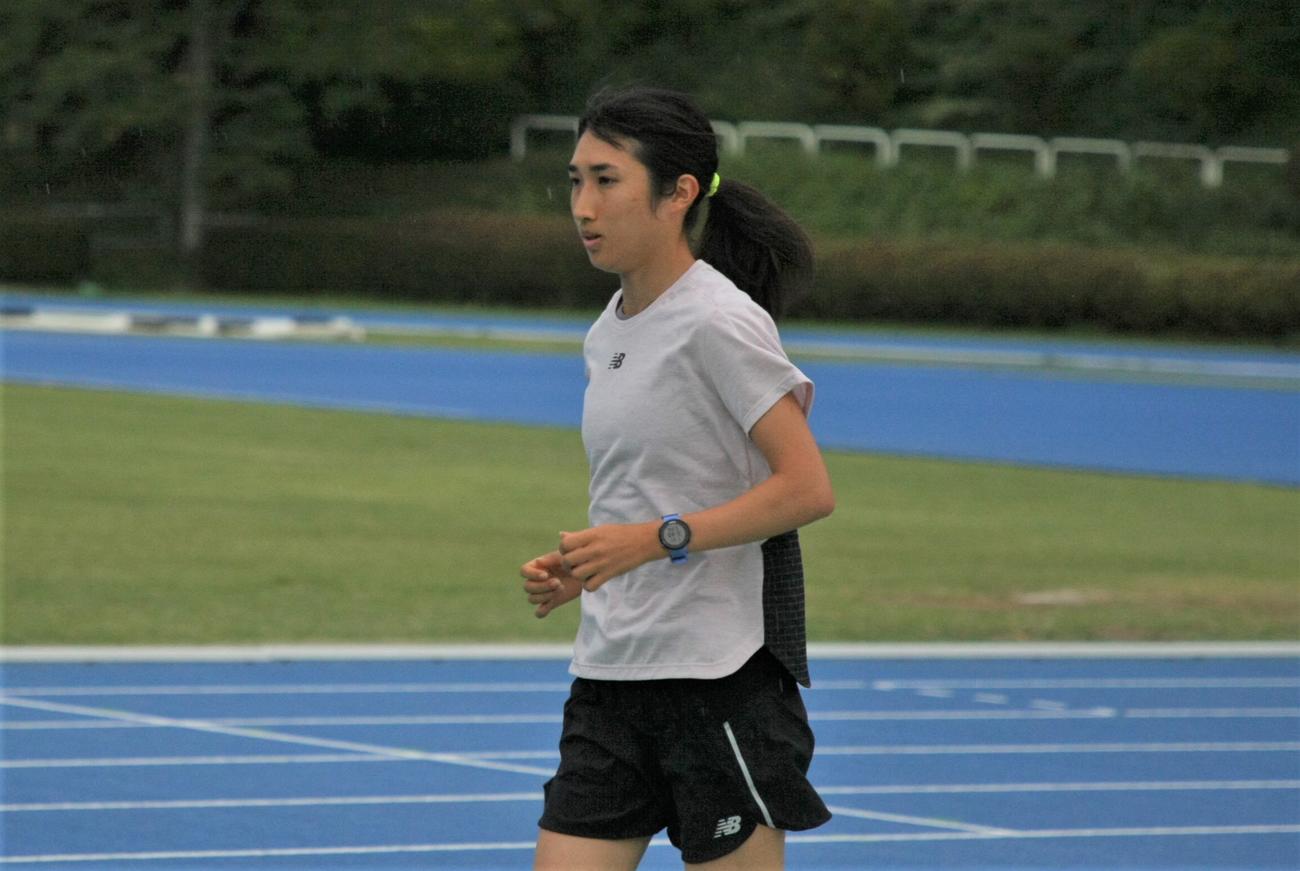 長野・茅野市内で練習を公開した陸上女子の田中（撮影・藤塚大輔）
