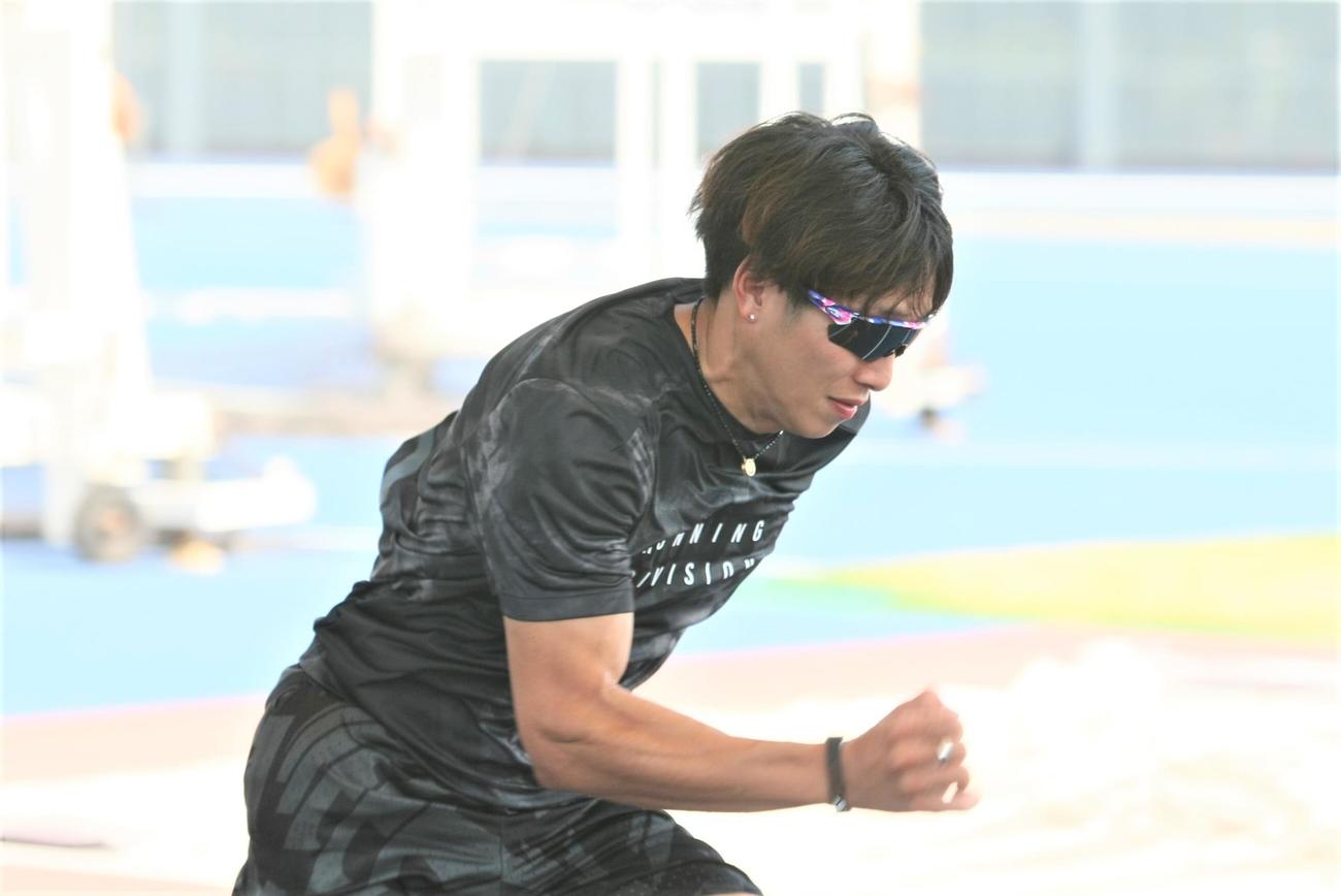 都内で公開練習に臨んだ陸上男子の泉谷（撮影・藤塚大輔）