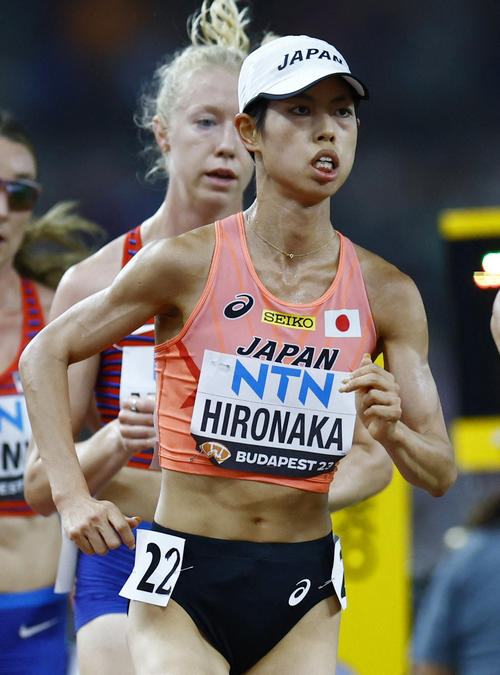女子1万ｍ決勝を走る廣中璃梨佳（ロイター）