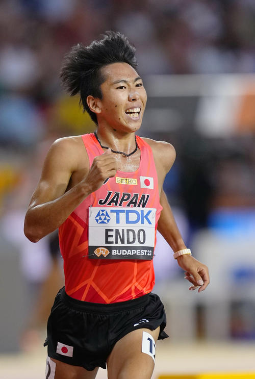 男子5000メートル予選　力走する遠藤日向（共同）