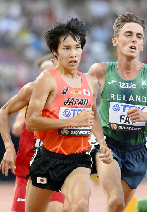 男子5000メートル予選　力走する塩尻和也（共同）