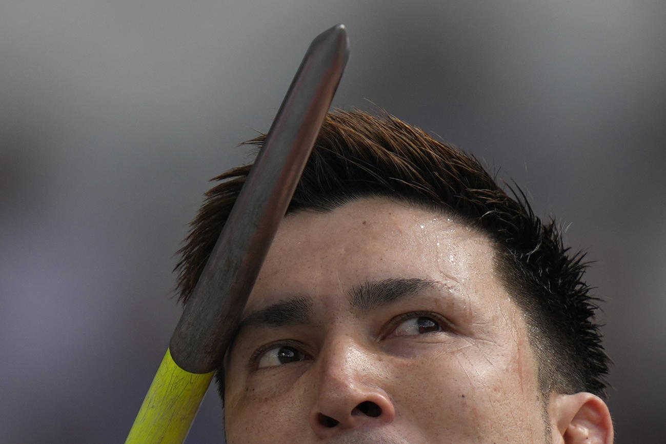 男子やり投げ予選　投てきするディーン元気（AP）