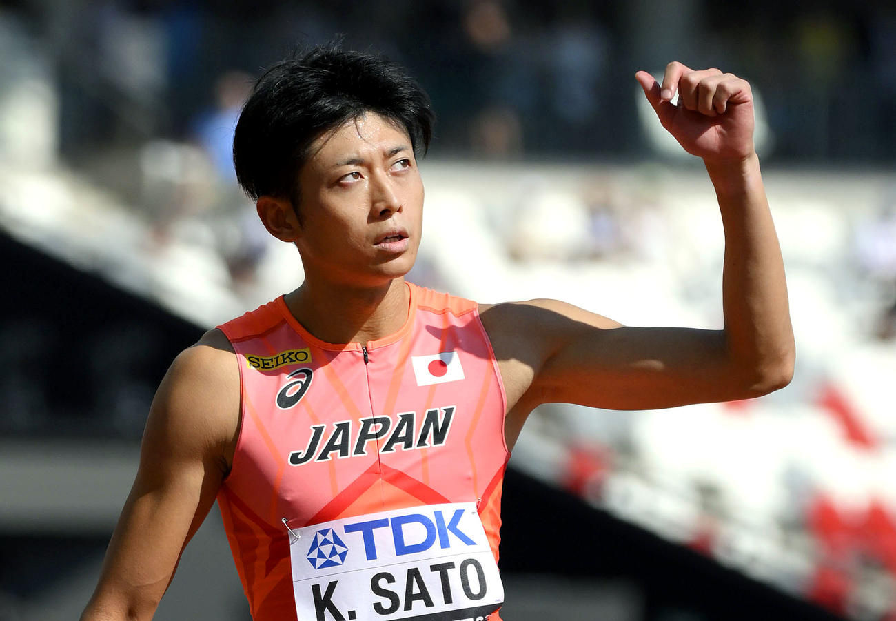 男子400メートル予選　44秒77の日本新記録で準決勝進出を決めた佐藤拳太郎（共同）