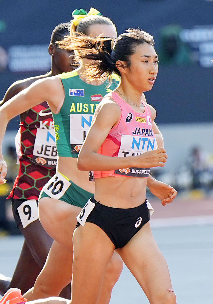 女子1500メートル準決勝  力走する田中希実（共同）