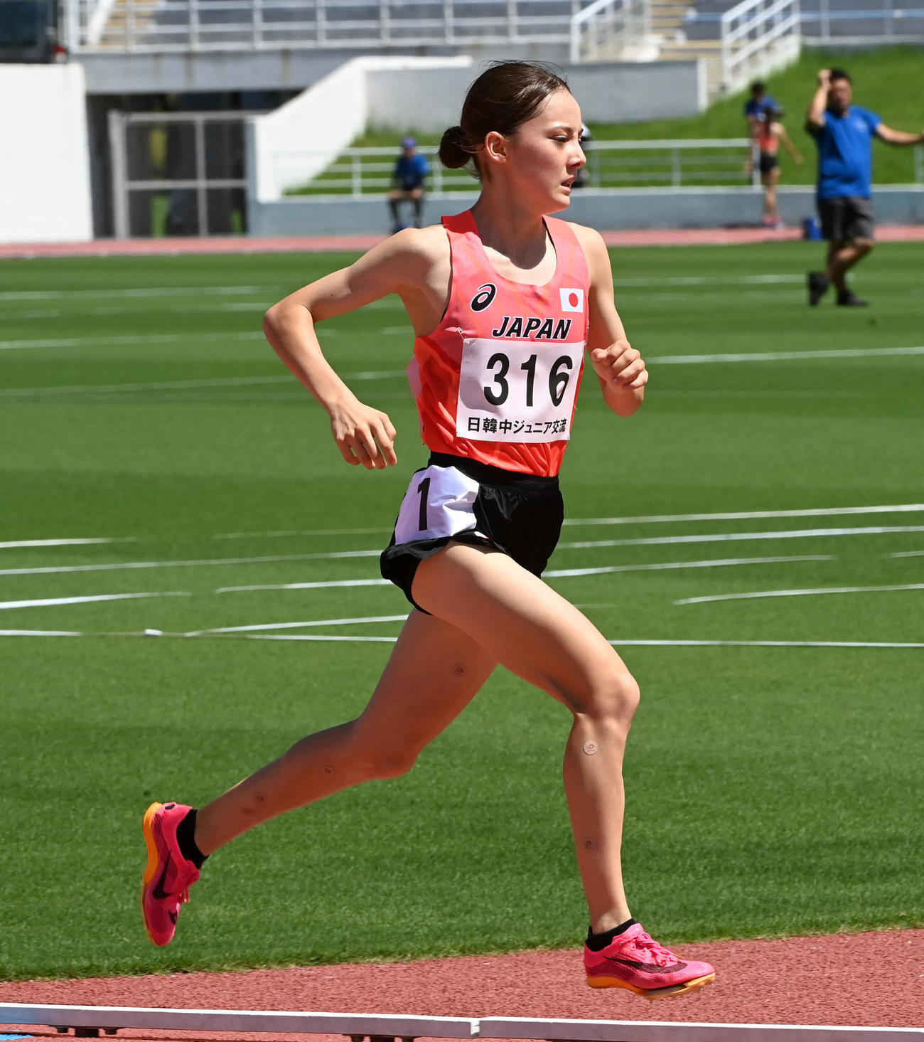 女子1500メートルで力走するドルーリー朱瑛里（撮影・前岡正明）