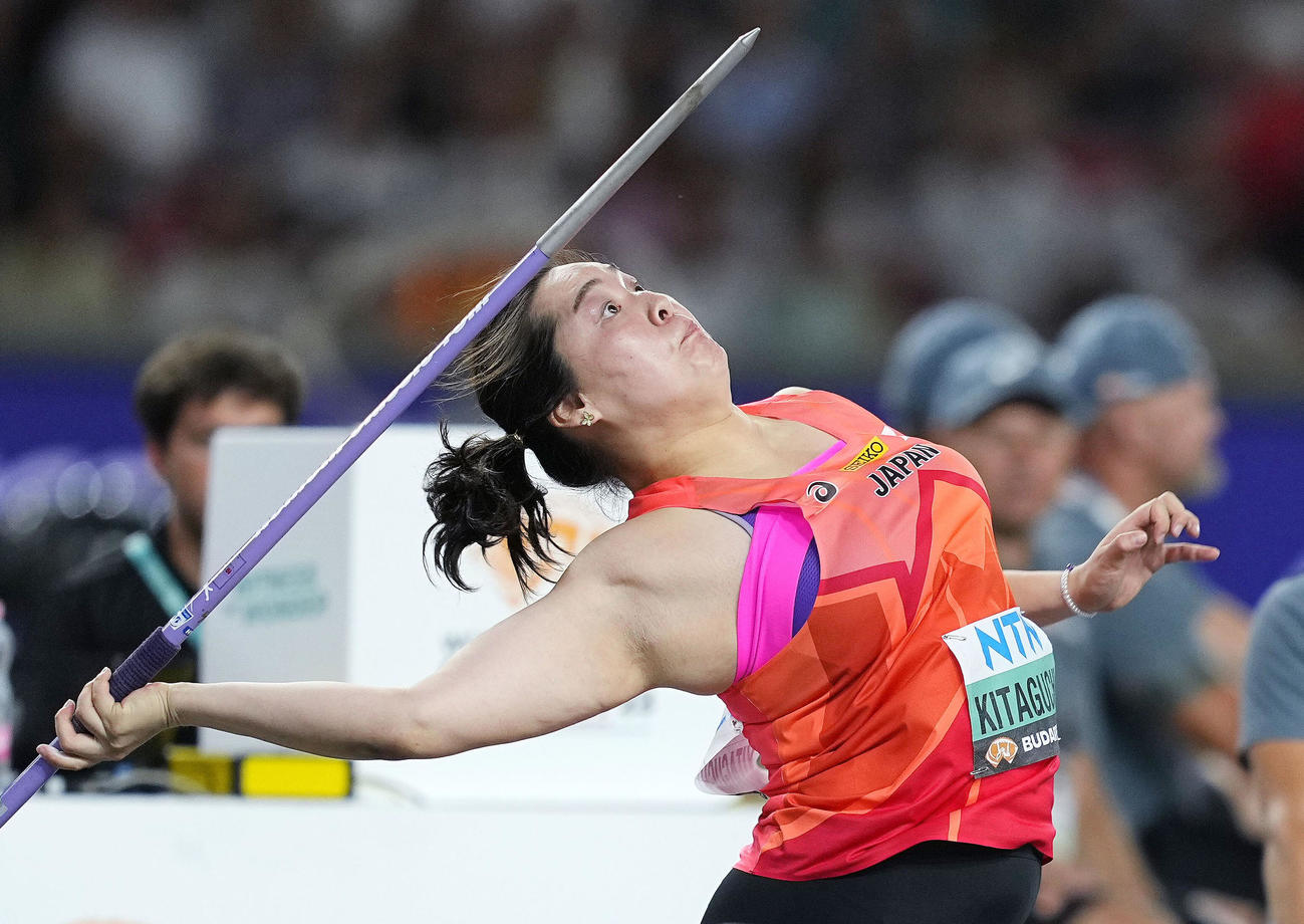 女子やり投げ決勝　金メダルを獲得した北口榛花（共同）