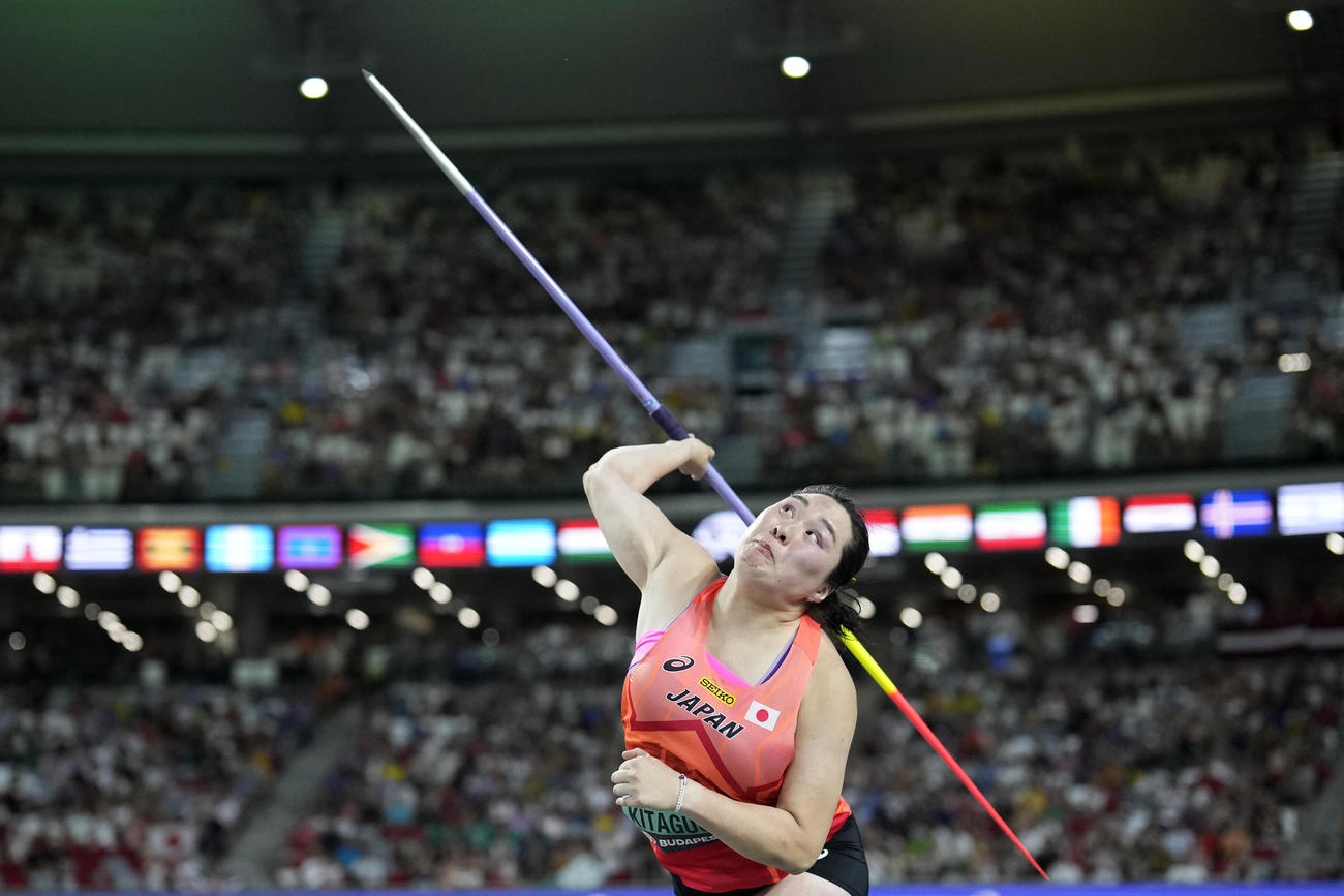 投てきを行う北口榛花（AP）