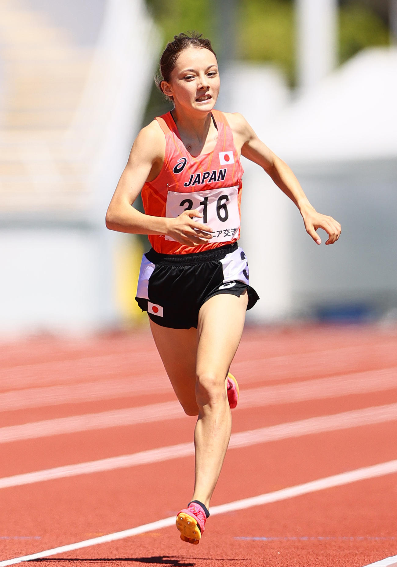 女子1500メートルで力走するドルーリー朱瑛里（撮影・上山淳一）