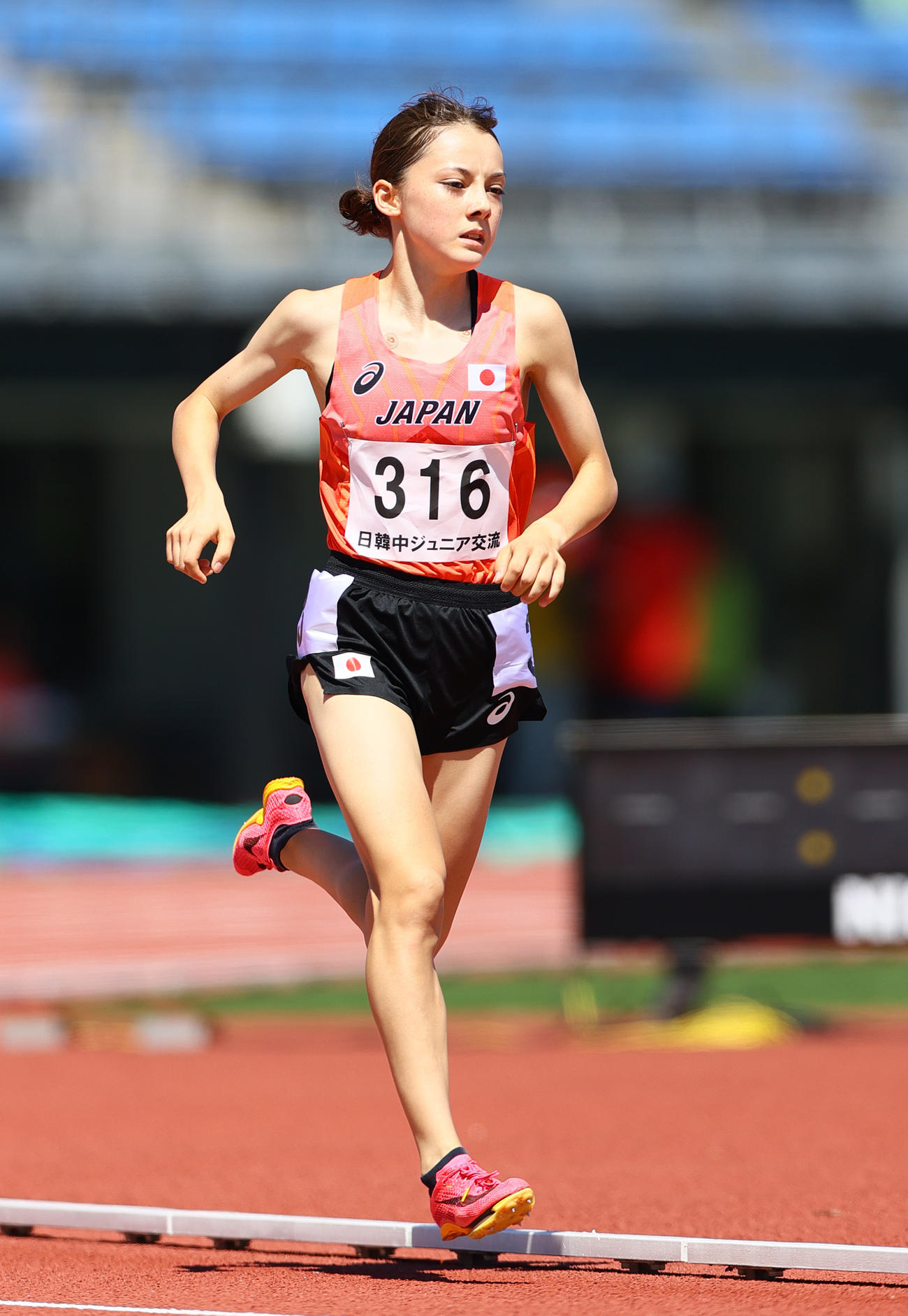女子1500メートルで力走するドルーリー朱瑛里（撮影・上山淳一）
