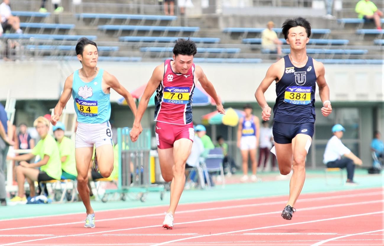 日本学生対校選手権男子100メートル準決勝　左から鵜沢、灰玉平、柳田（撮影・藤塚大輔）