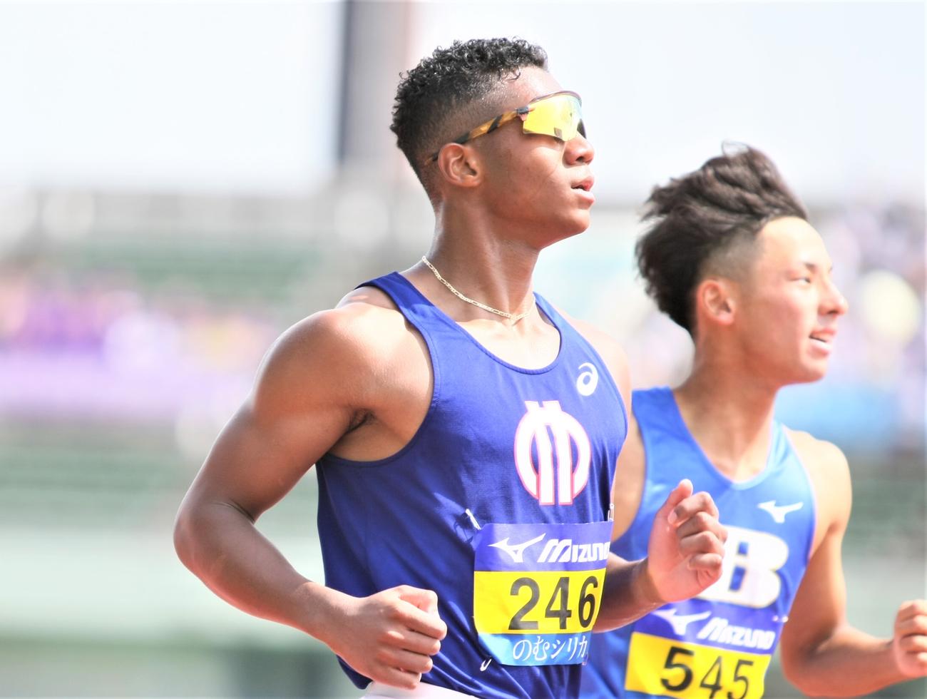 日本学生対校選手権男子110メートル障害準決勝　13秒71で決勝進出を決めた順大・村竹（撮影・藤塚大輔）