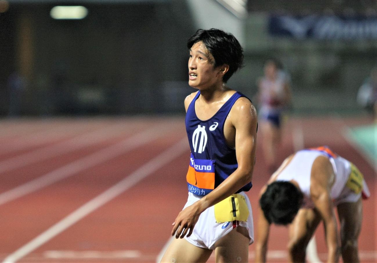 日本学生対校選手男子5000メートル決勝　日本人トップとなる4位に入るも険しい表情を浮かべる順大・吉岡（撮影・藤塚大輔）