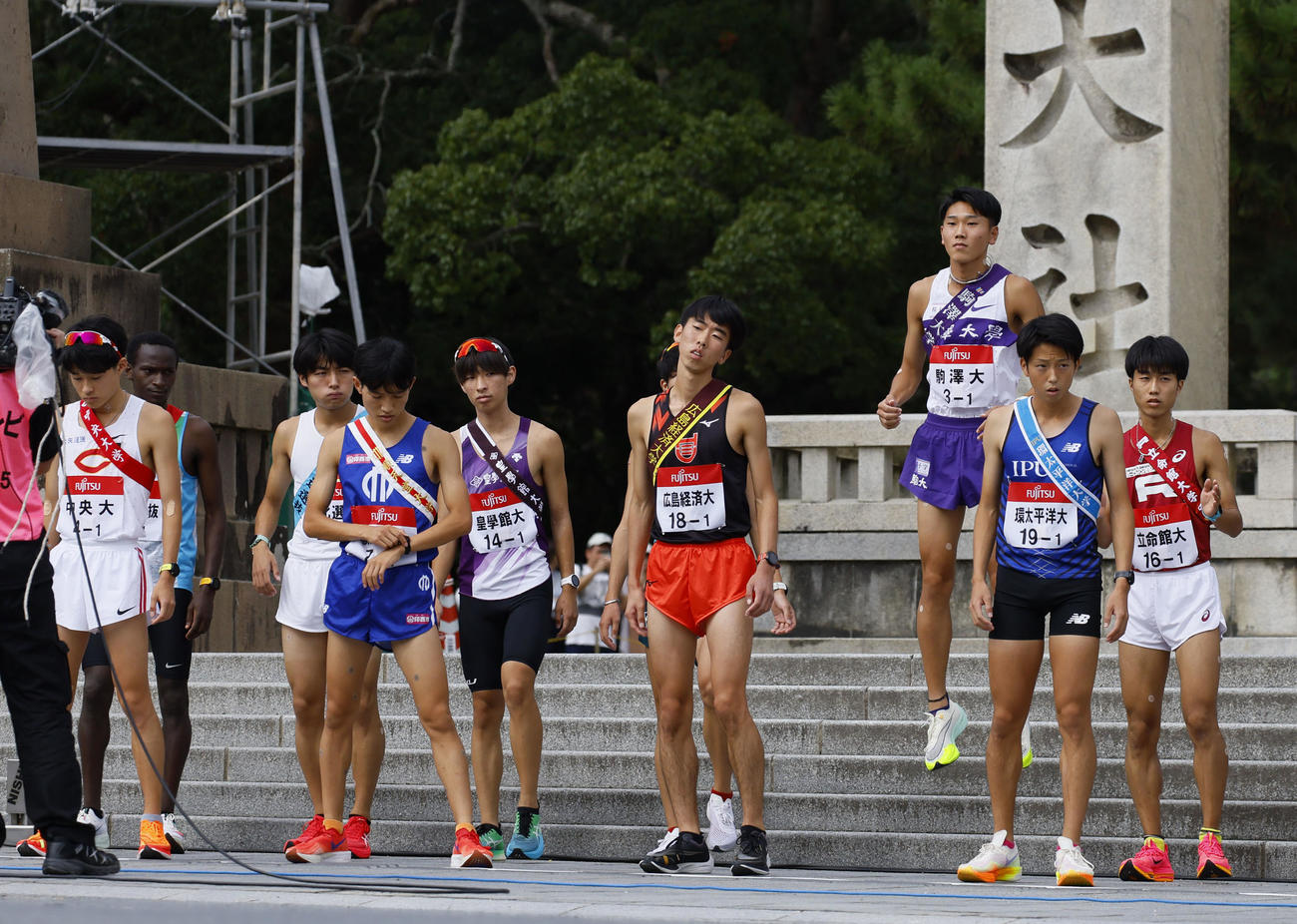 第35回出雲全日本大学選抜駅伝競走で、レースに臨む1区の選手たち（撮影・藤尾明華）