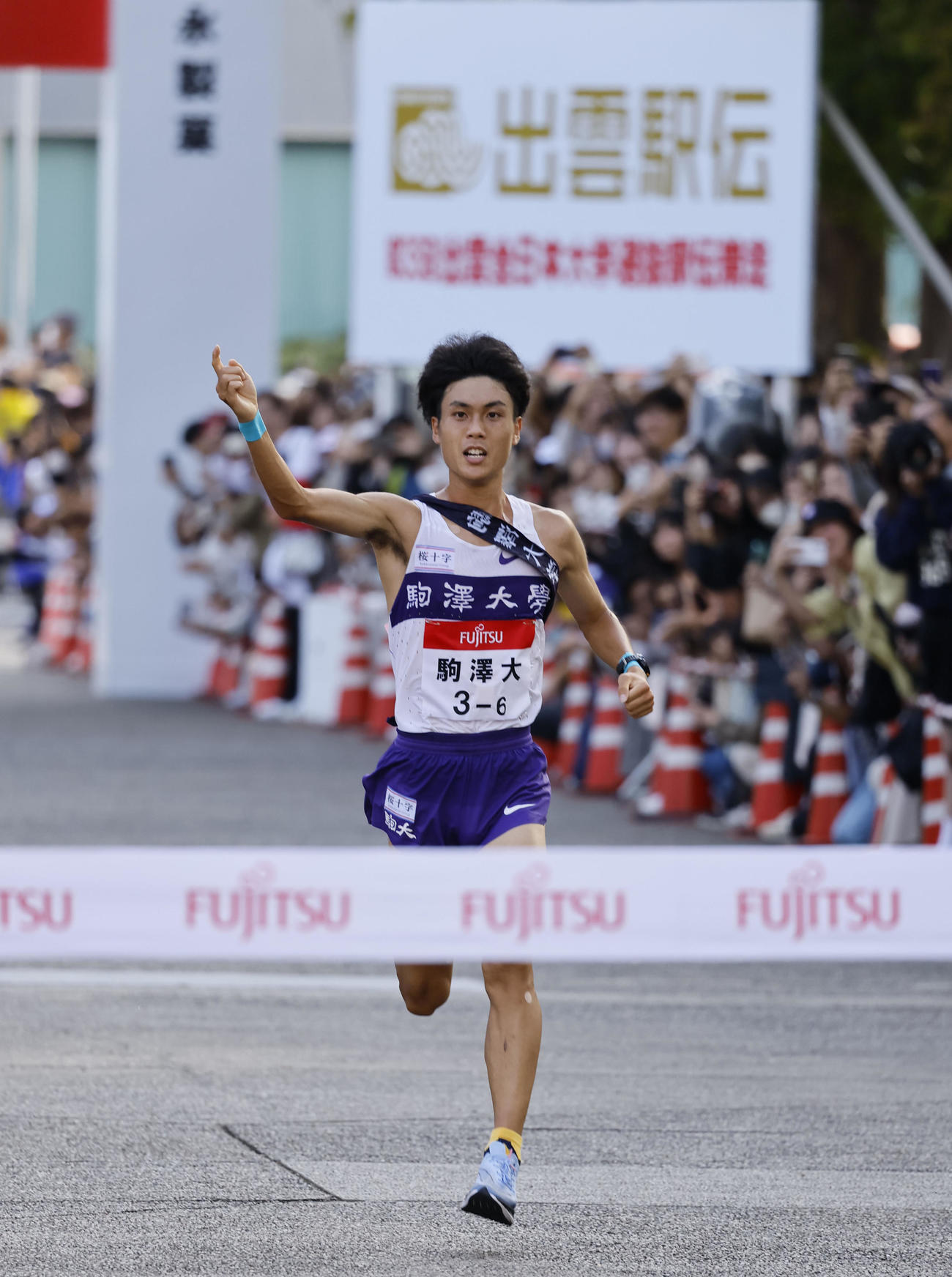 第35回出雲全日本大学選抜駅伝競走でゴールに向かう駒大のアンカー鈴木芽吹（撮影・藤尾明華）