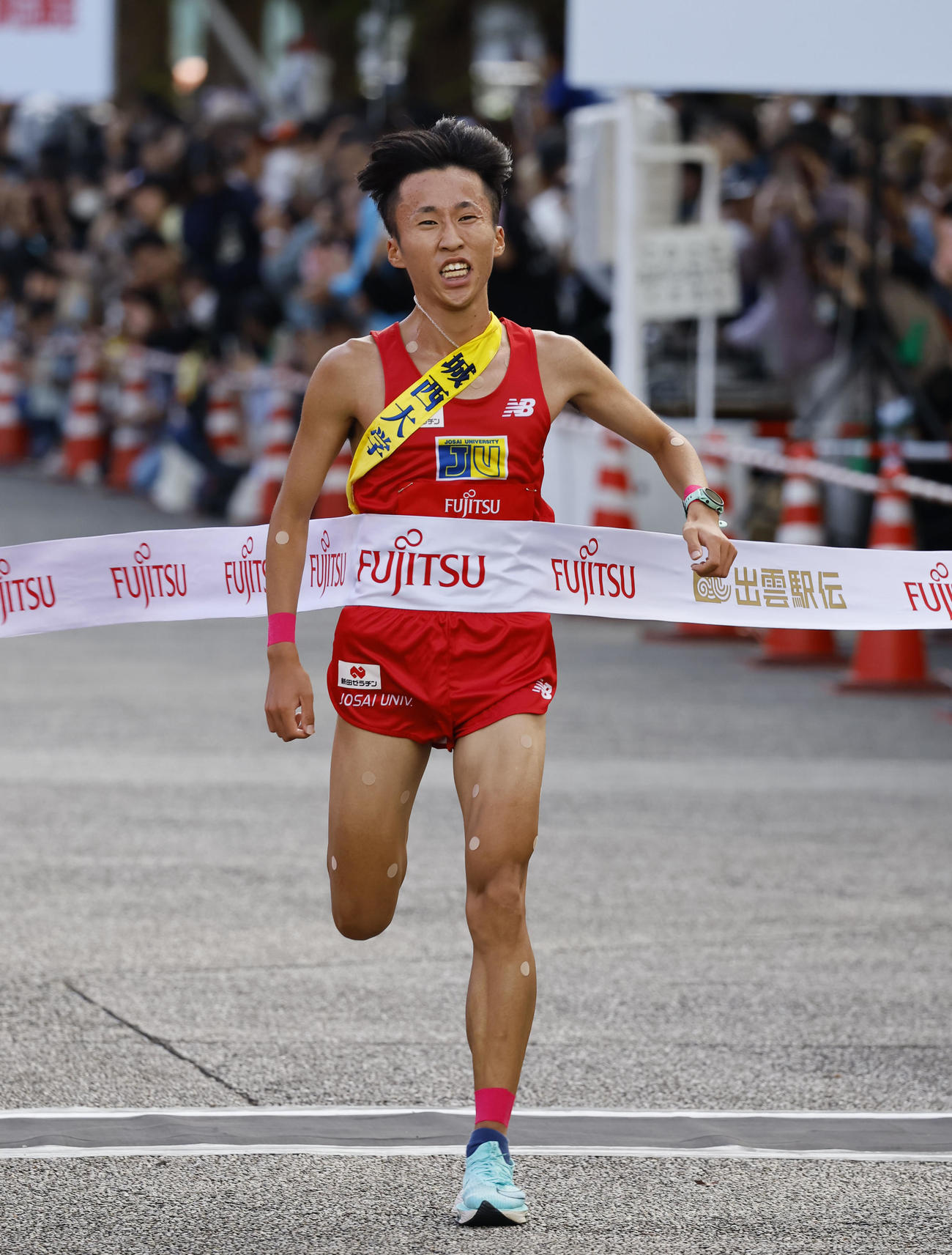 第35回出雲全日本大学選抜駅伝競走　3位でゴールする城西大のアンカー山本唯翔（撮影・藤尾明華）