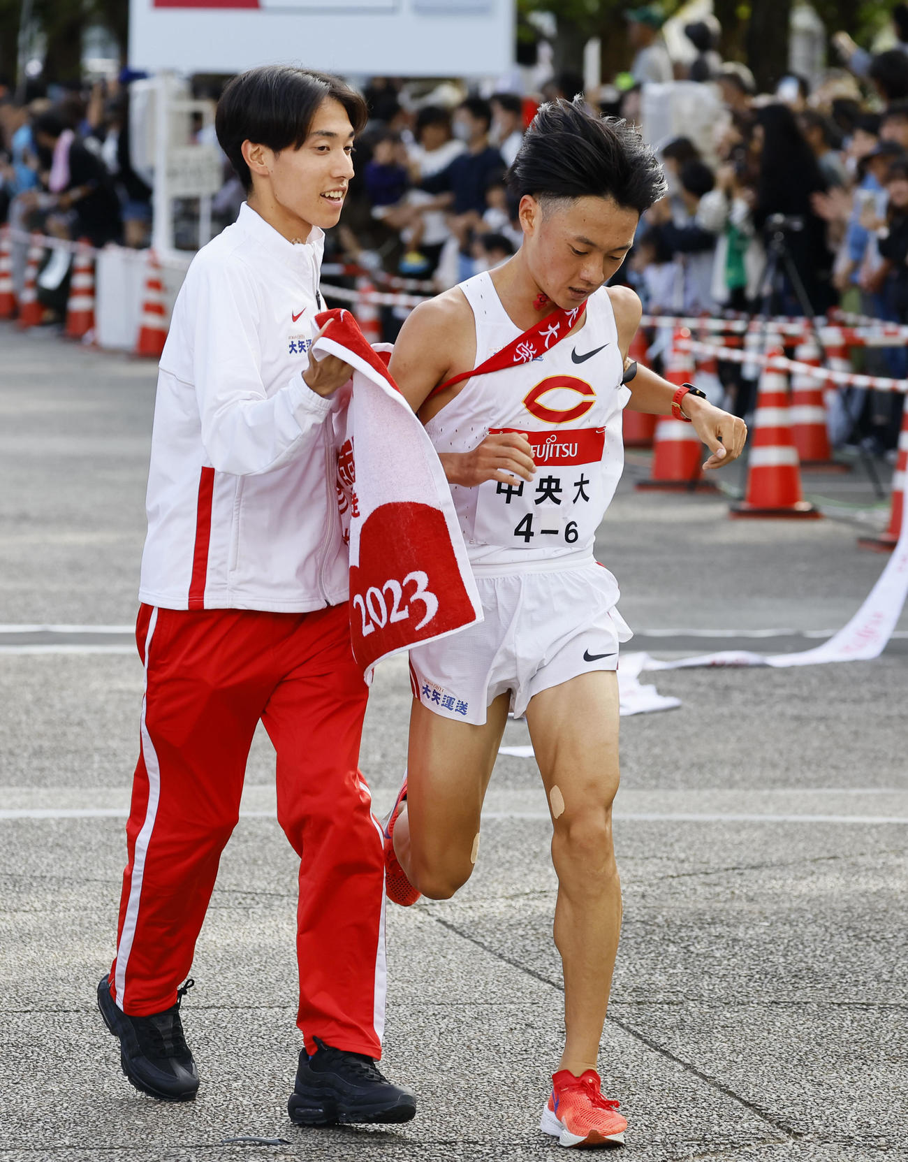 第35回出雲全日本大学選抜駅伝競走　7位でゴールする中大のアンカー湯浅仁（撮影・藤尾明華）