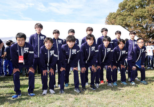 本戦出場を決めた明大の選手たち（撮影・鈴木正人）