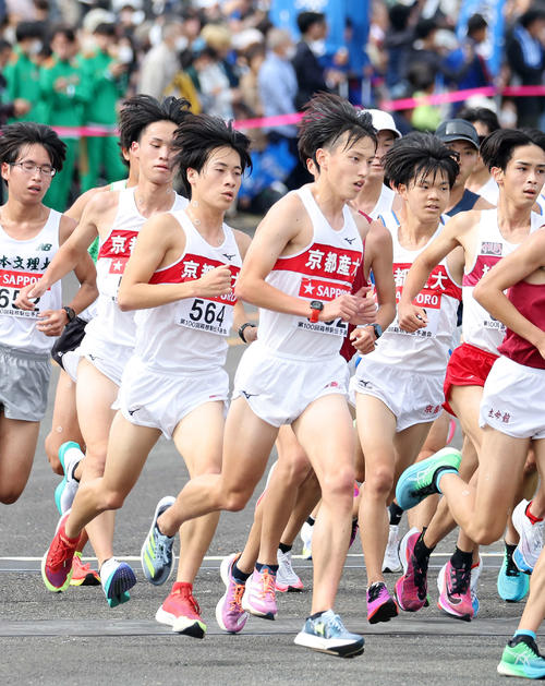 力走するする京産大の選手たち（撮影・鈴木正人）