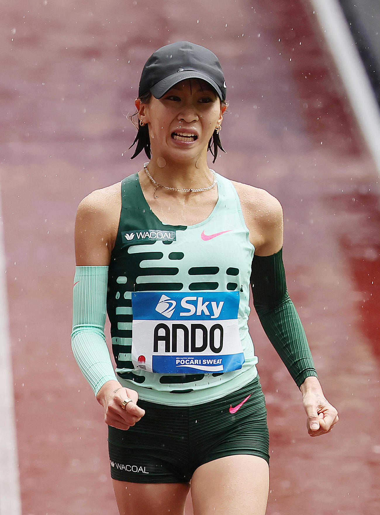 9位でゴールした安藤（撮影・足立雅史）