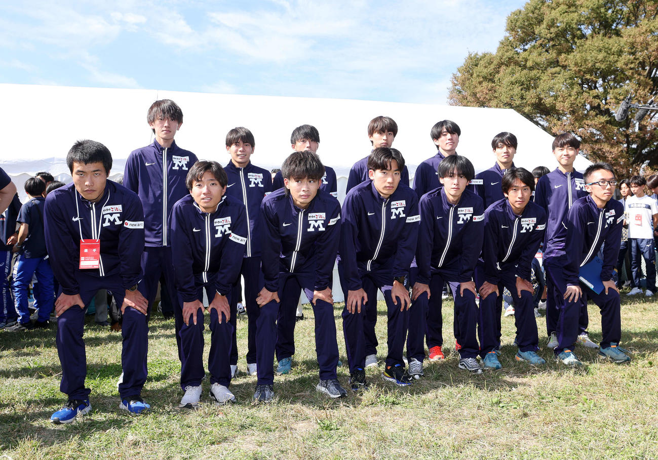 本戦出場を決めた明大の選手たち（撮影・鈴木正人）