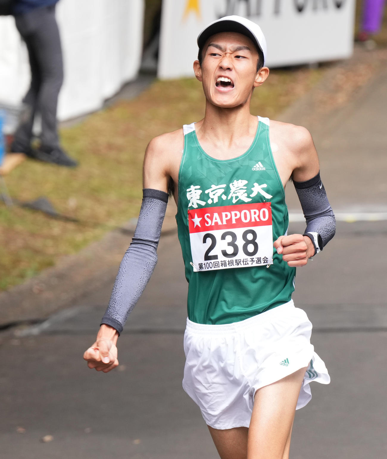 箱根駅伝予選会で日本人1位でゴールする東農大・前田（撮影・菅敏）