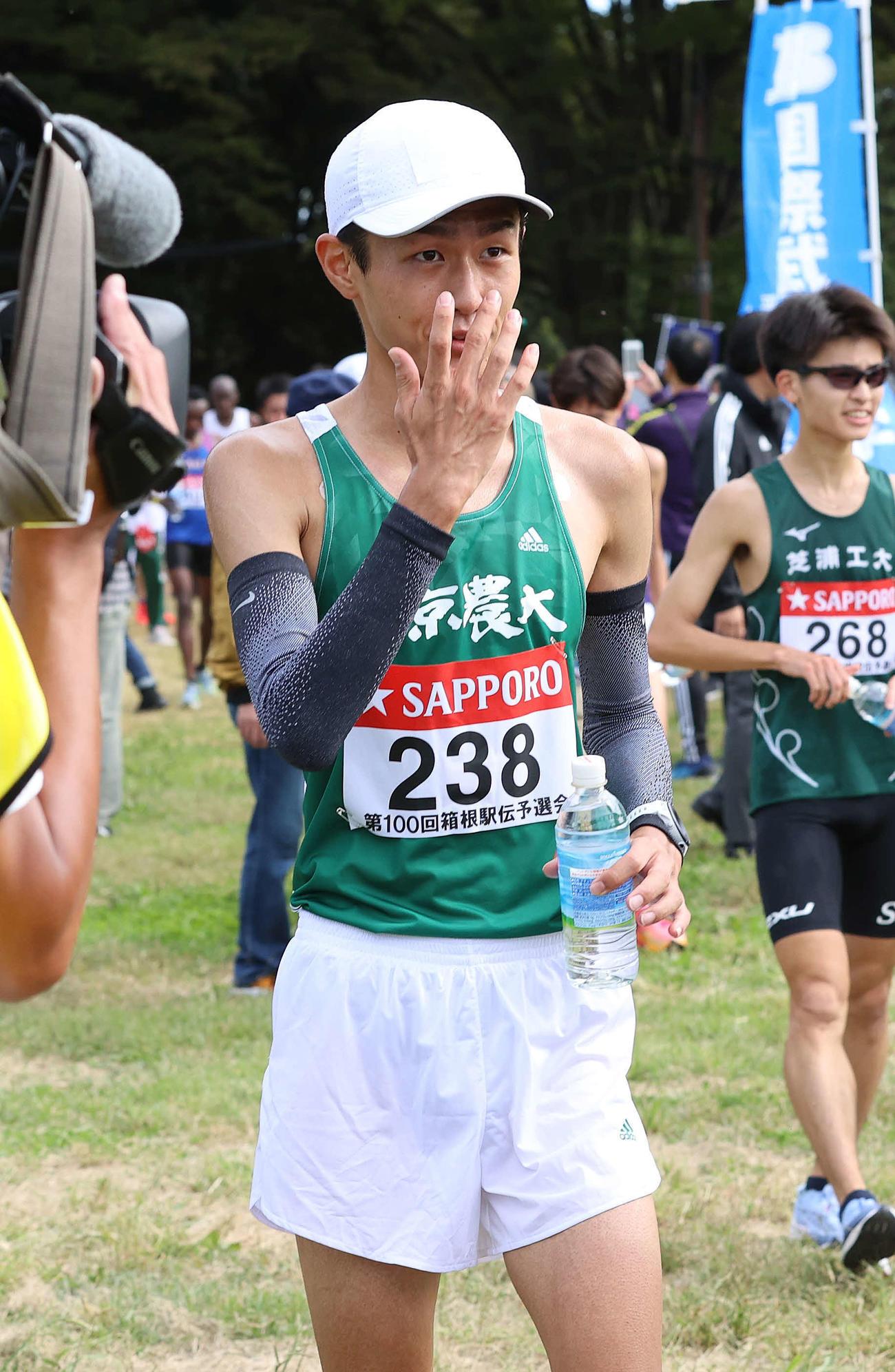 日本人トップでゴールし引き揚げる東農大の前田（撮影・河野匠）