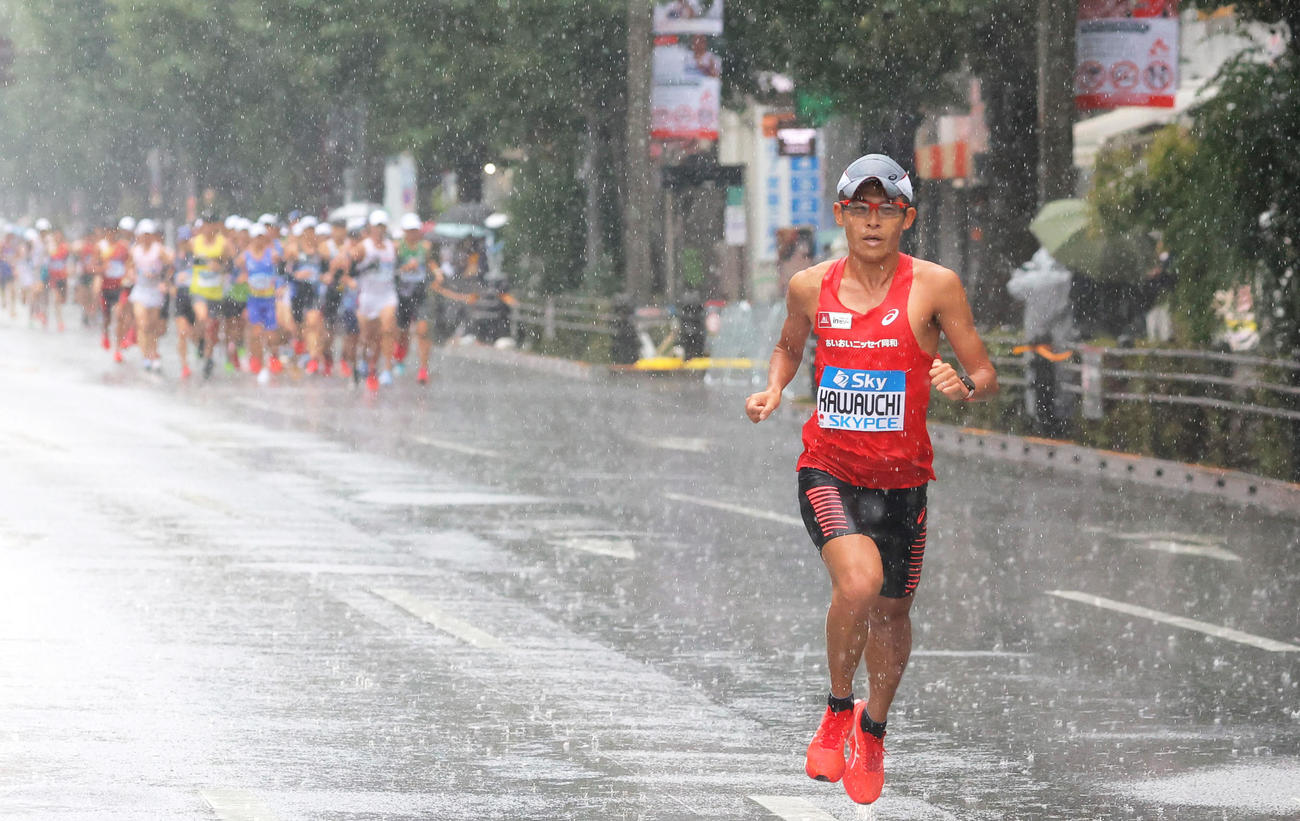 7キロ付近を力走する川内（代表撮影）
