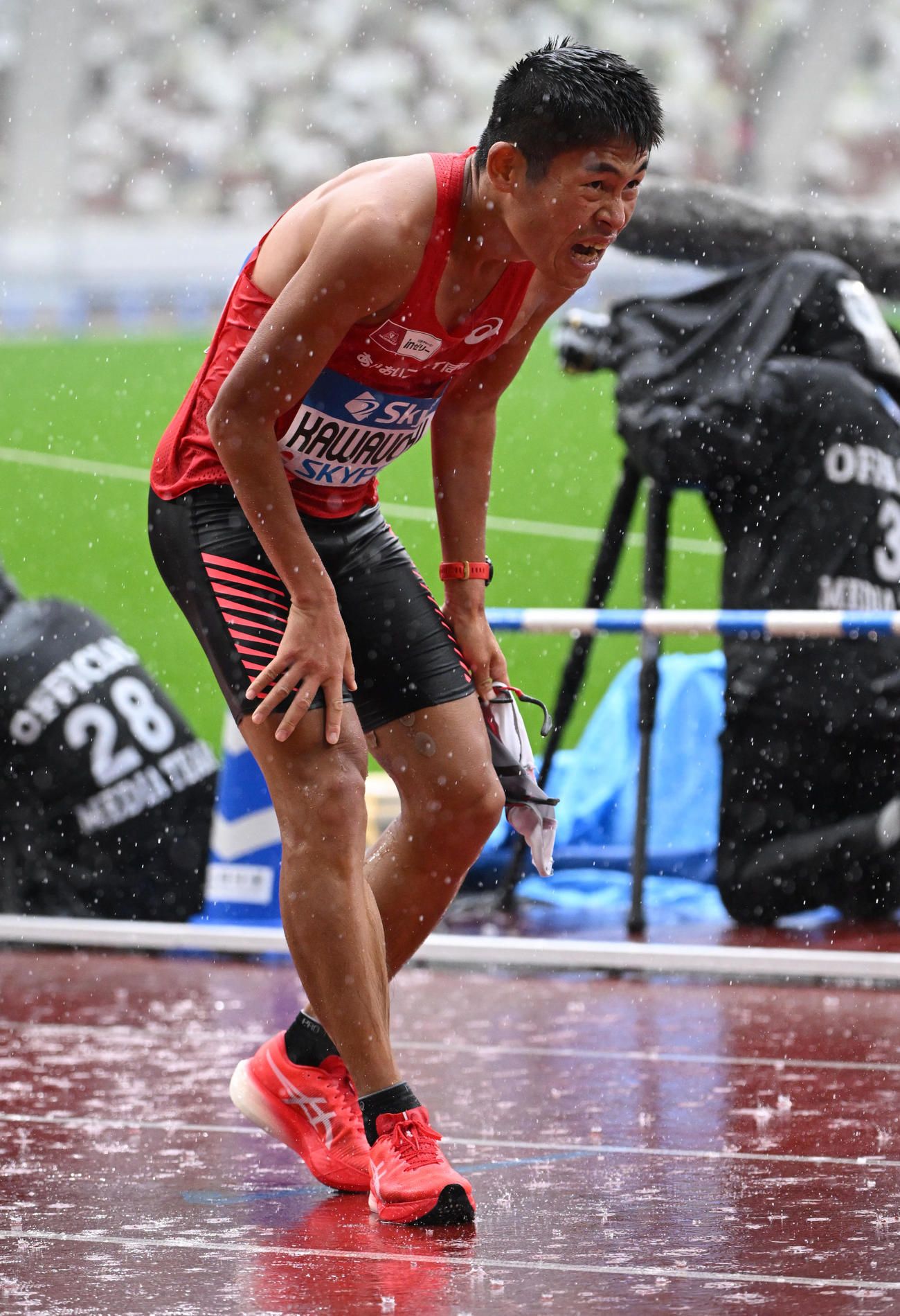 男子フルマラソン　4位でゴールした川内（代表撮影）