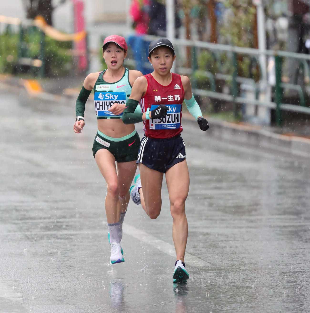 38キロ付近、並走する一山（左）と鈴木優（代表撮影）