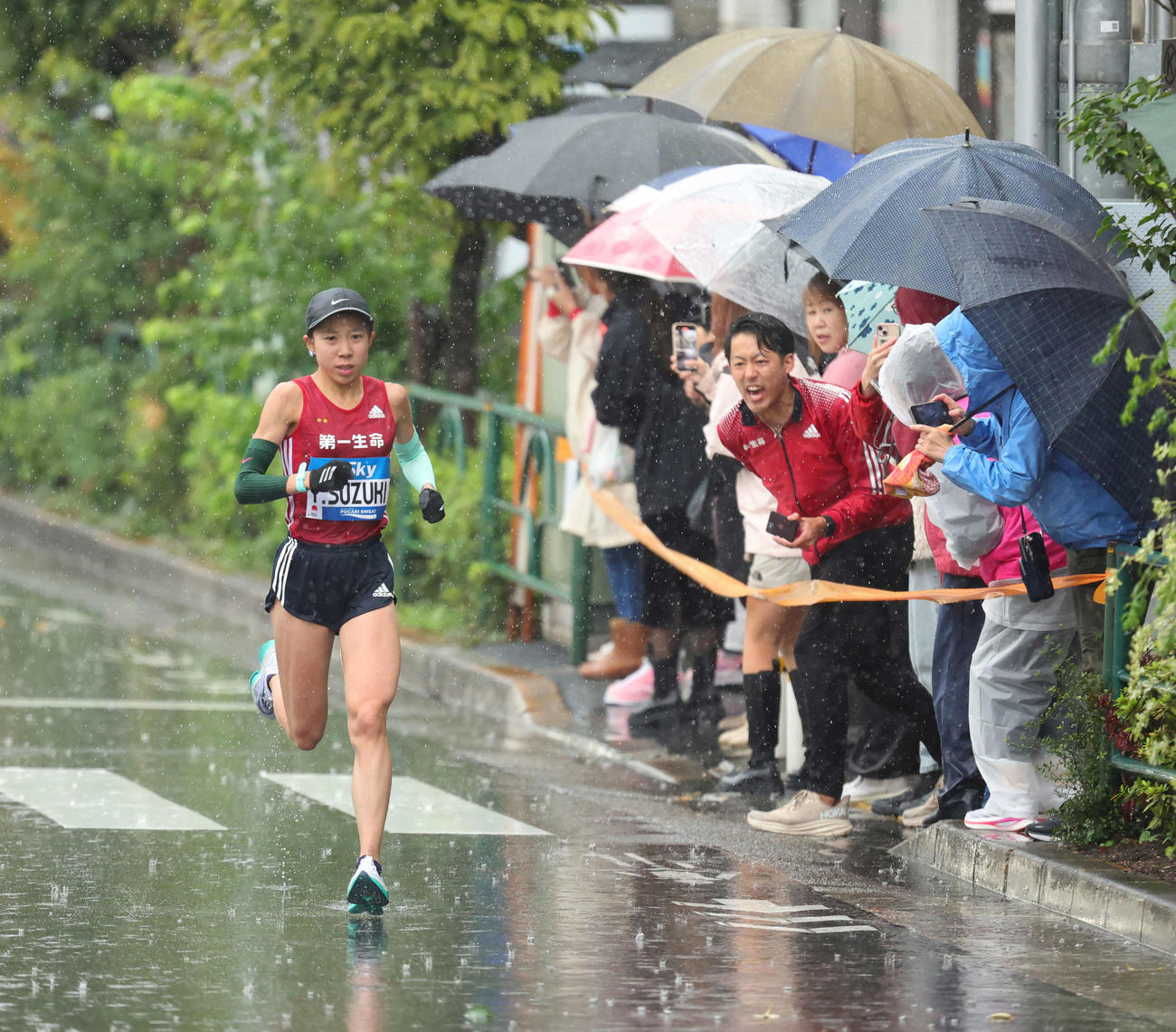 女子フルマラソン　40キロ付近、力走する鈴木優（代表撮影）