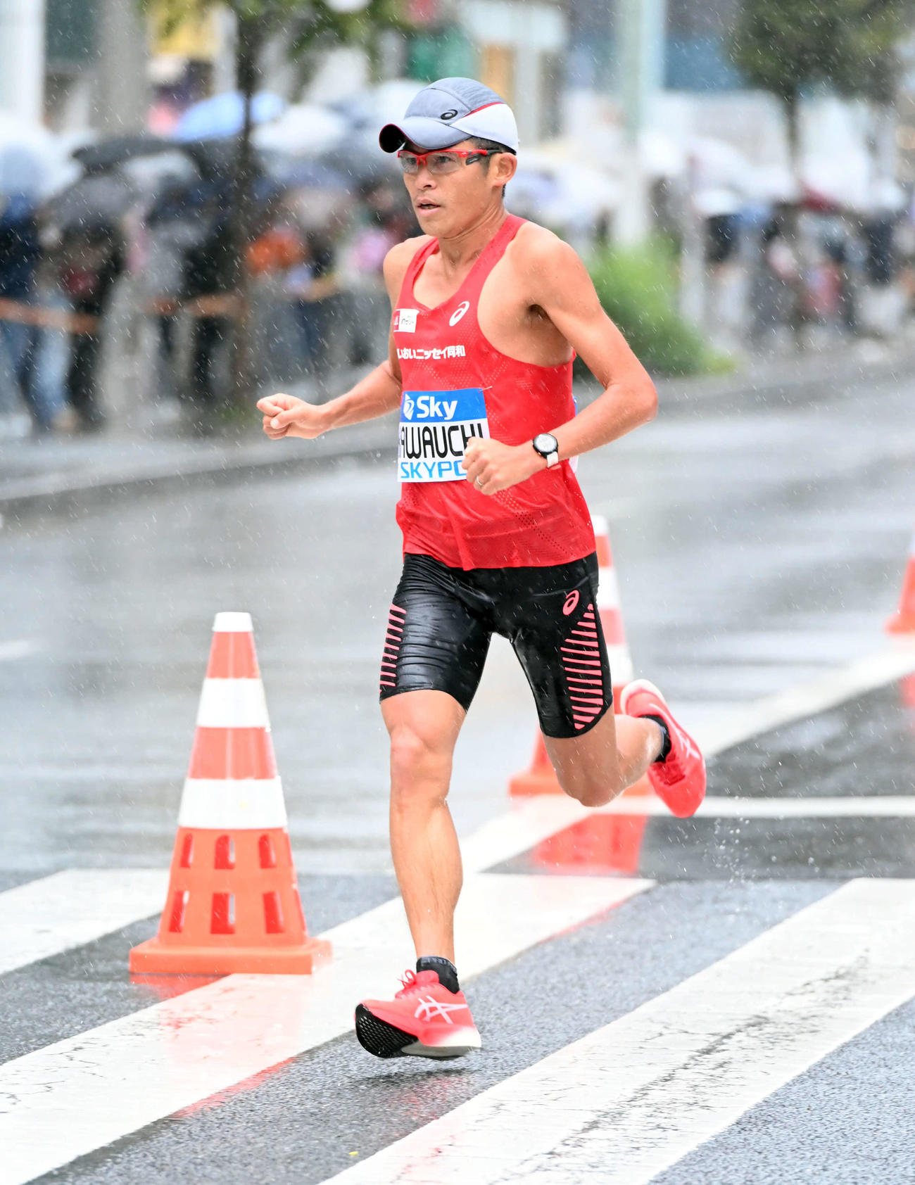 銀座4丁目交差点付近を走るMGC男子の川内（撮影・たえ見朱実）
