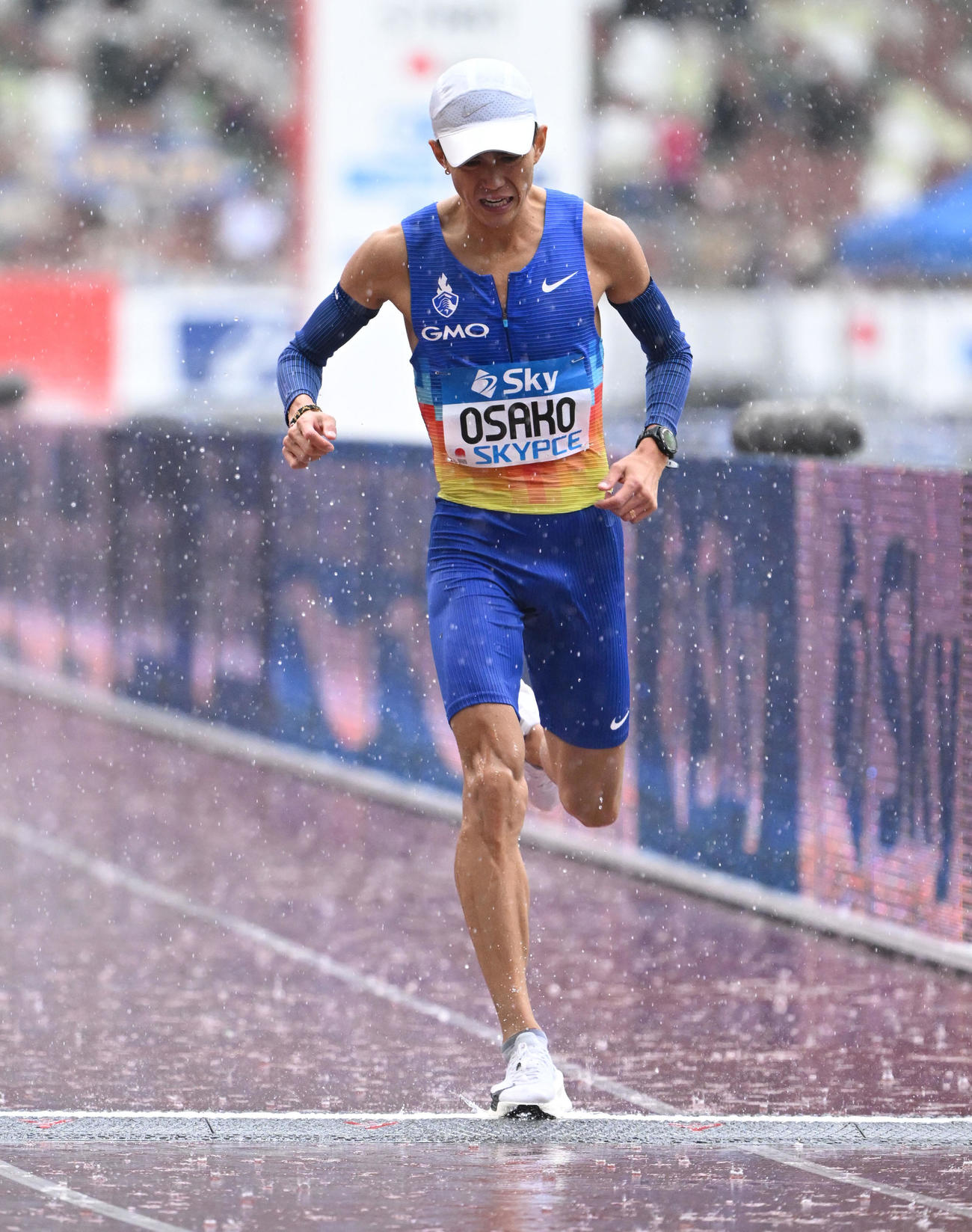男子フルマラソン　3位でゴールした大迫（代表撮影）