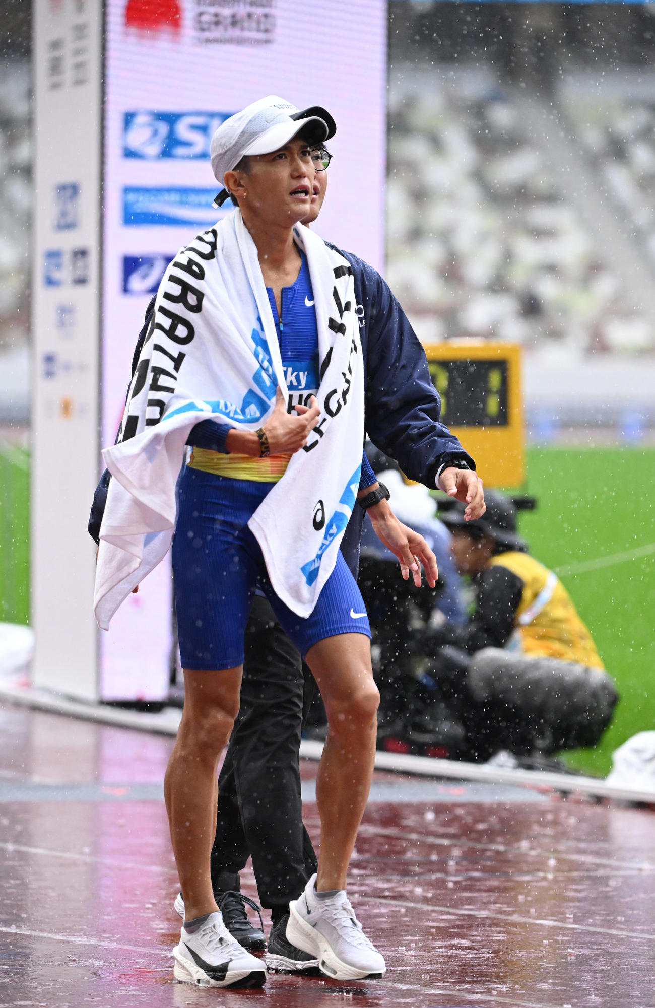 男子フルマラソン　3位でゴールした大迫（代表撮影）