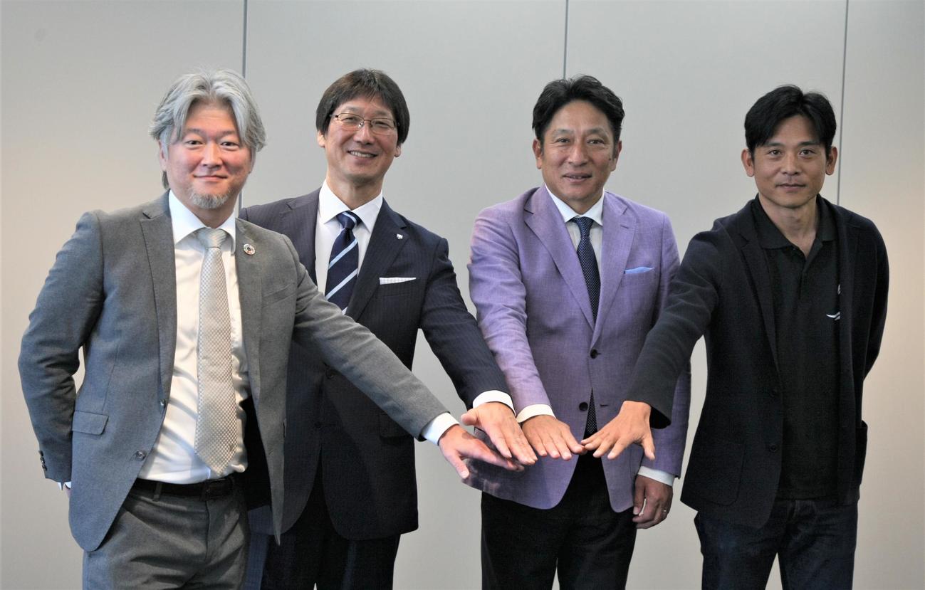 スポーツ指導に関する講演会に出席した、左から株式会社マイナビのアスリートキャリア事業部長の木村雅人氏、立命館大学副学長の伊坂忠夫氏、青学大陸上競技部の原監督、株式会社SPLYZA代表取締役の土井寛之氏（撮影・藤塚大輔）