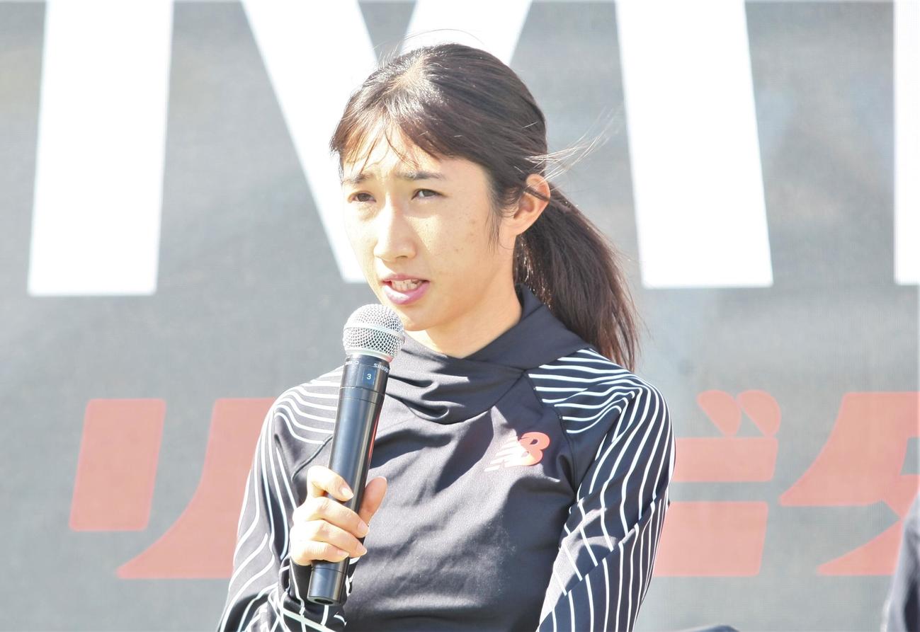 陸上の中距離大会「MDC」の開幕会見に登壇した田中（撮影・藤塚大輔）