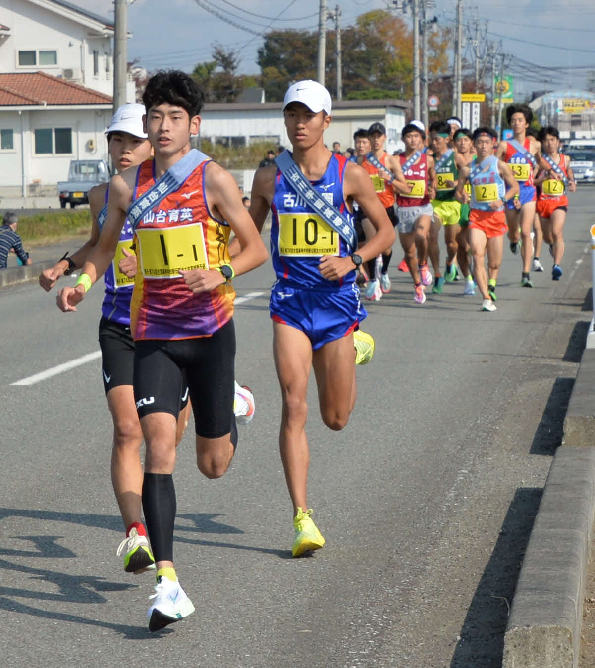 1区で先頭集団を引っ張る仙台育英・大浜
